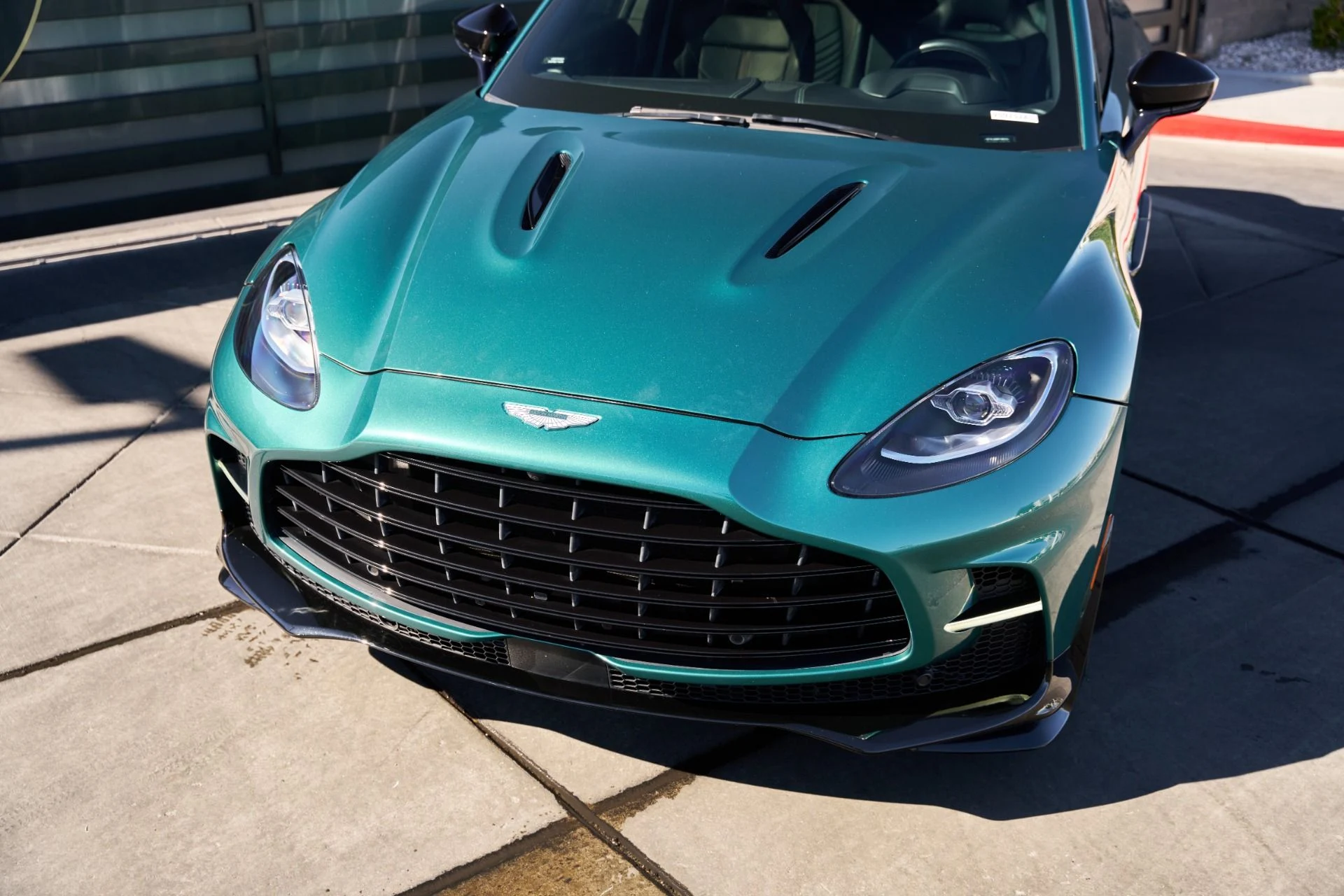 mph004_2989091409_Used_2024_Aston_Martin_DBX_707_1793218303_0efe4ab770
