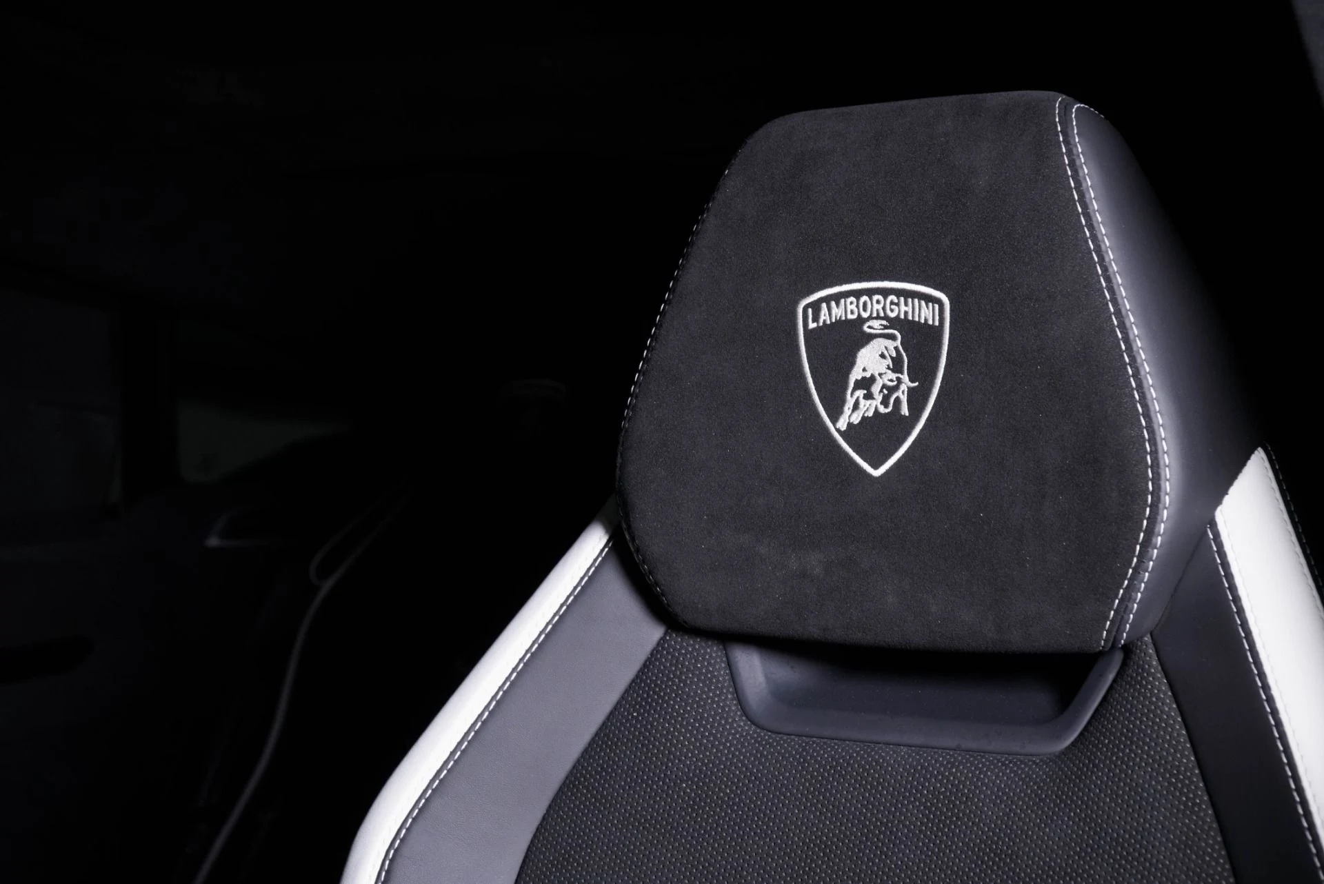 mph004_2990485602_Used_2023_Lamborghini_Urus_Performante_1765384790_85c40f65ed