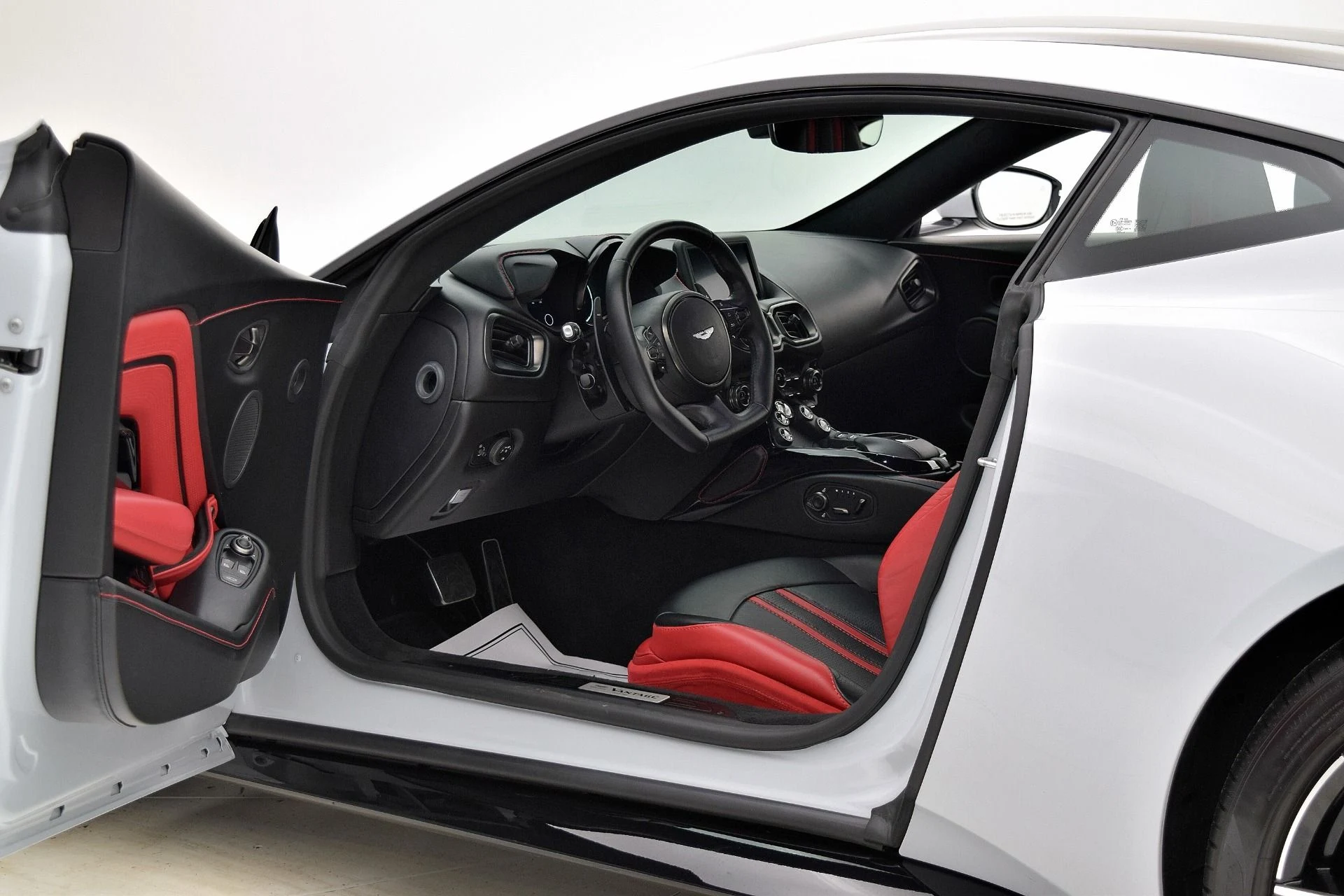 mph004_2991288302_Used_2019_Aston_Martin_Vantage_Coupe_eb72ceea0f