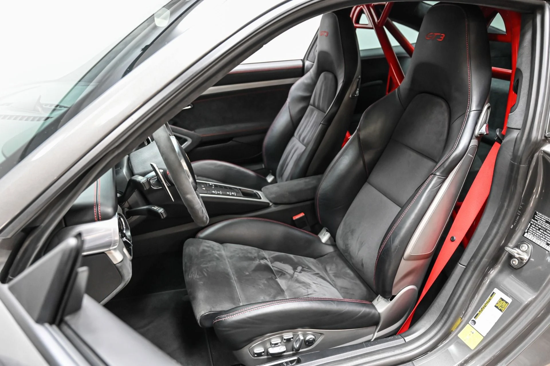 mph004_3004009218_Used_2015_Porsche_911_GT_3_1719259848_62ae7c46a4