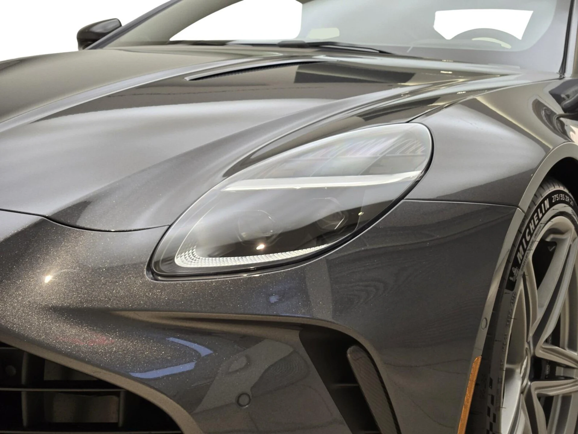 mph004_3015119665_New_2025_Aston_Martin_Vantage_1753161512_4dd614eb48