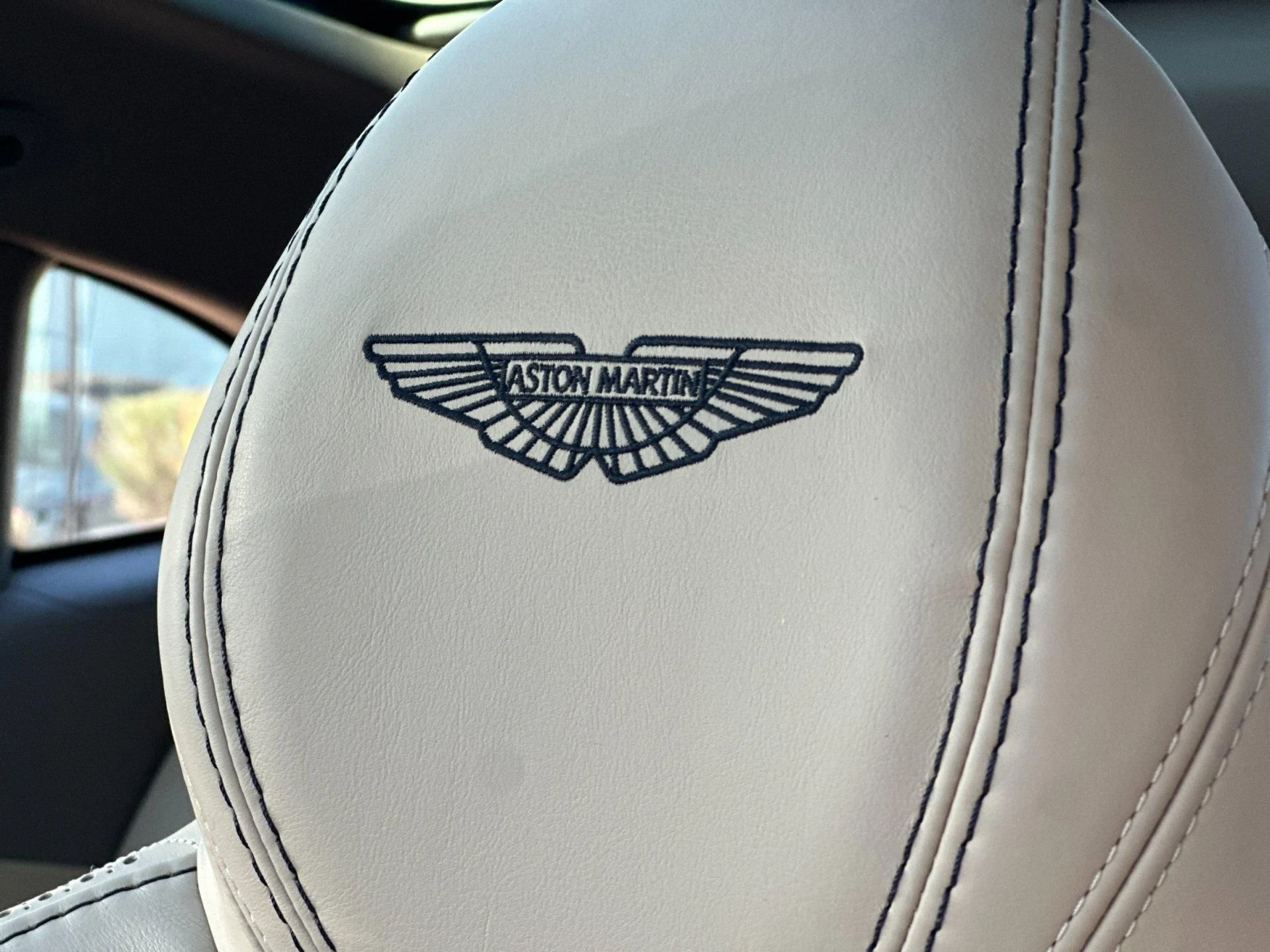 mph004_3021811799_Used_2021_Aston_Martin_DBX_1758724390_51e4e64917