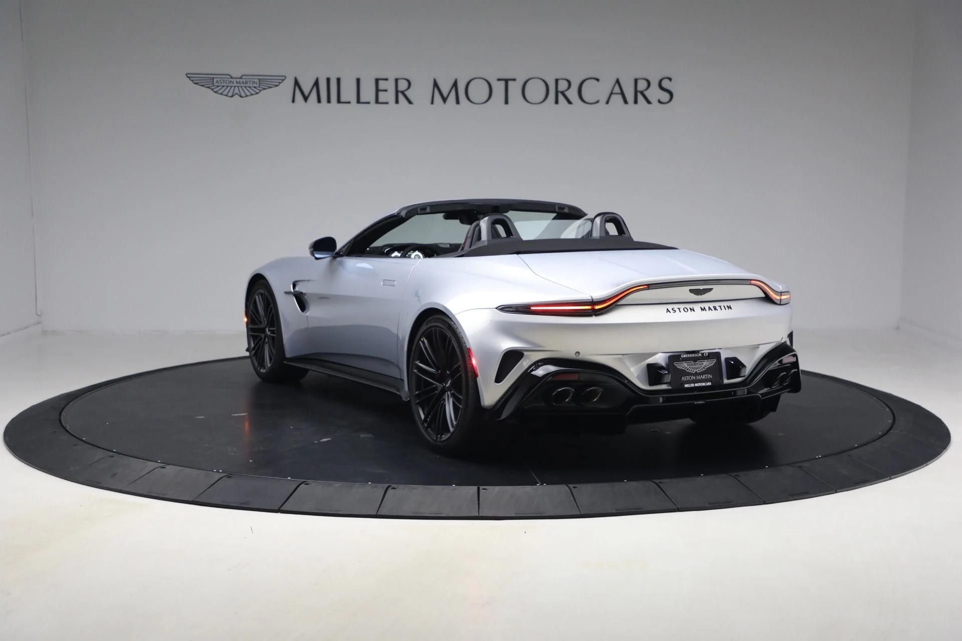 mph004_3026620281_New_2026_Aston_Martin_Vantage_Roadster_1768253307_b9f22a6287