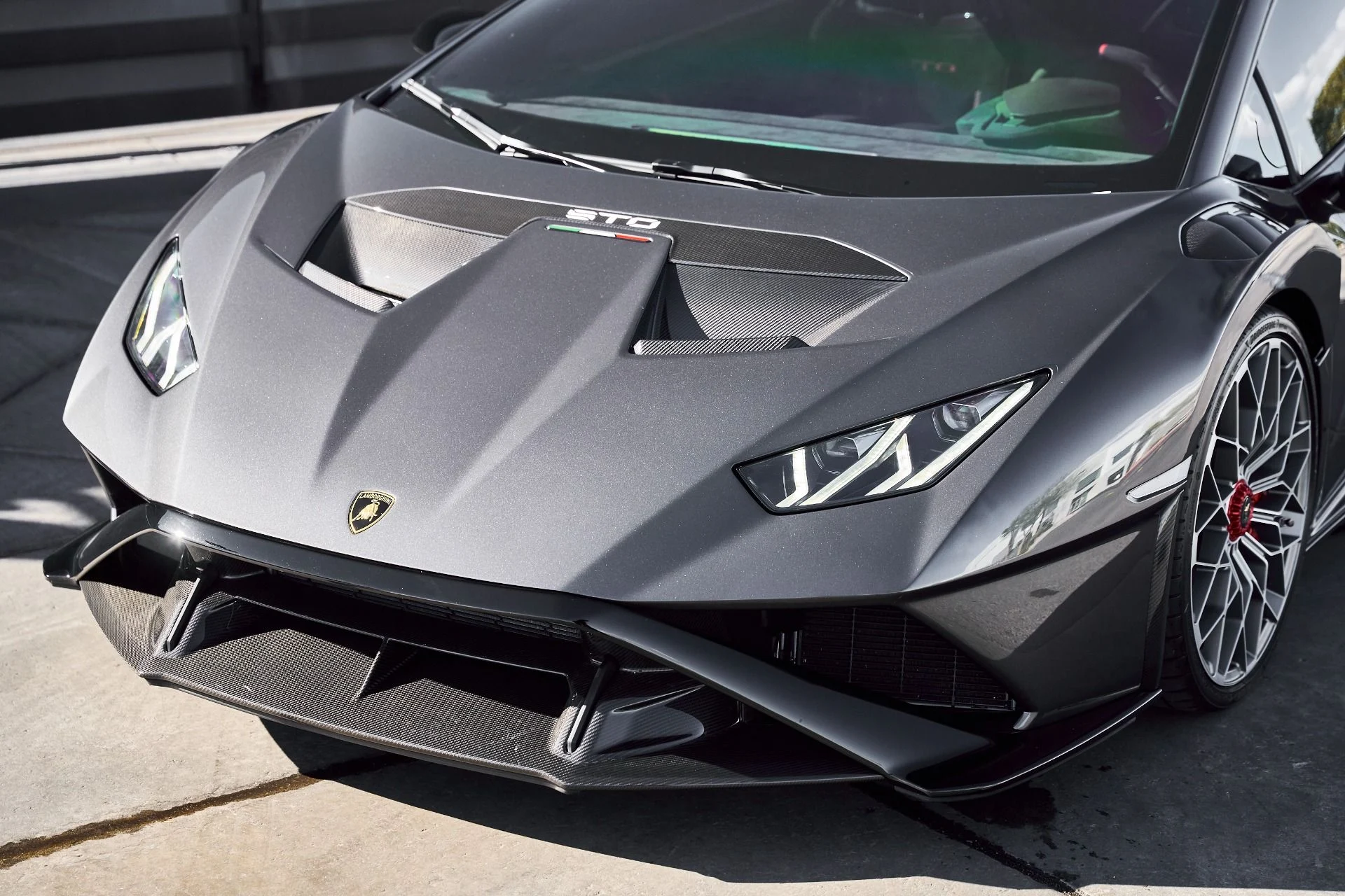 mph004_3027680782_Used_2023_Lamborghini_Huracan_STO_Base_1771381258_0a43a48445