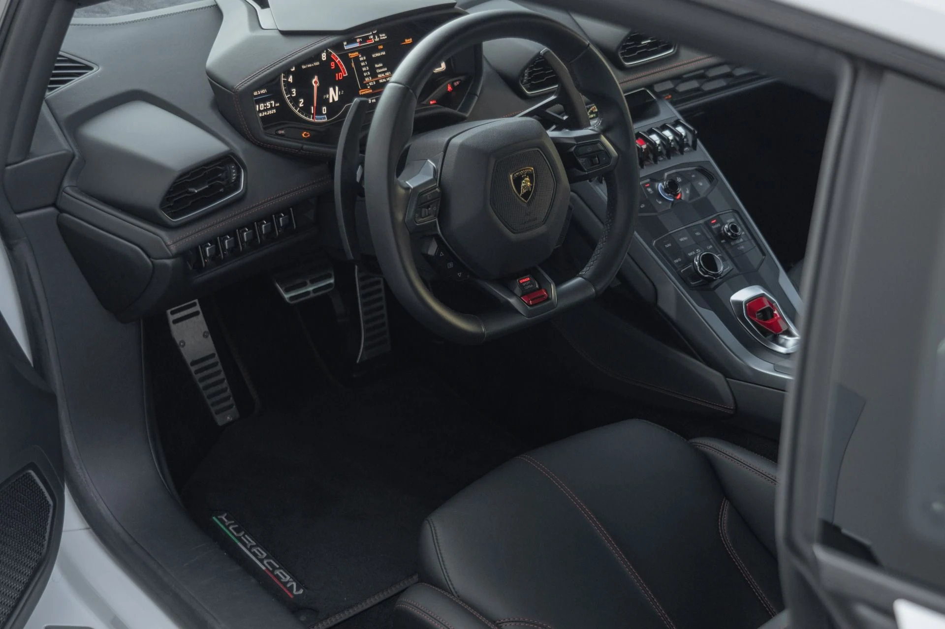 mph004_3030300770_Used_2015_Lamborghini_Huracan_LP_610_4_1761343879_cca090c592