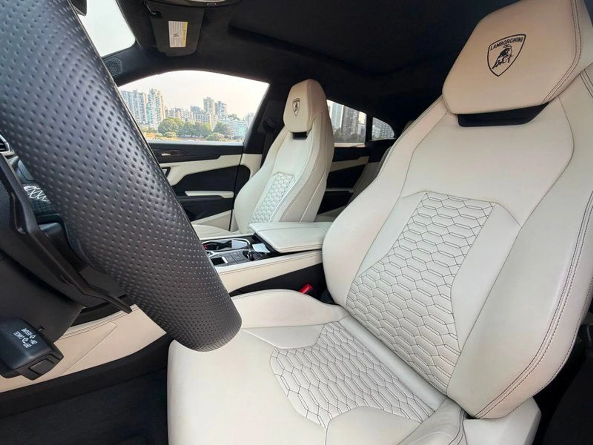 mph004_3040560431_38915592_07137_2022_lamborghini_urus_005_8725986c2e