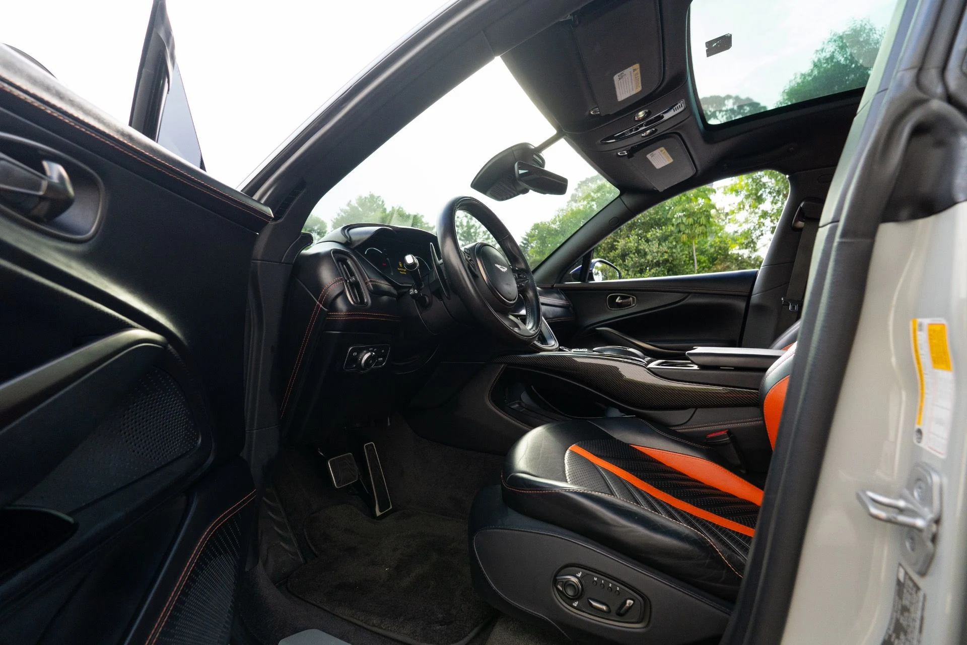 mph004_3048326845_Used_2023_Aston_Martin_DBX_707_1756441558_7922fb4ef8