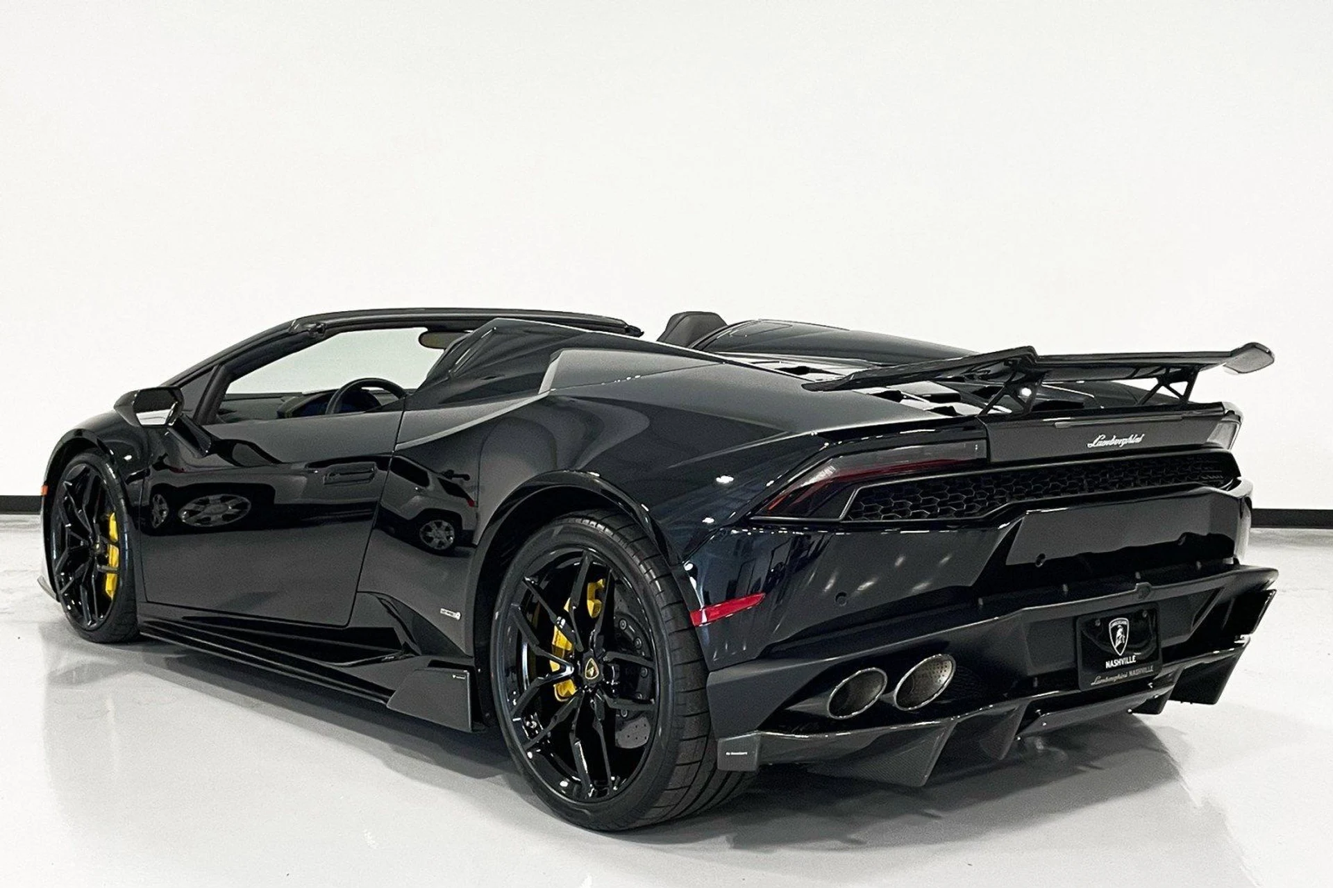mph004_3068148440_Used_2017_Lamborghini_Huracan_LP_610_4_Spyder_1761858568_df34c5e63d