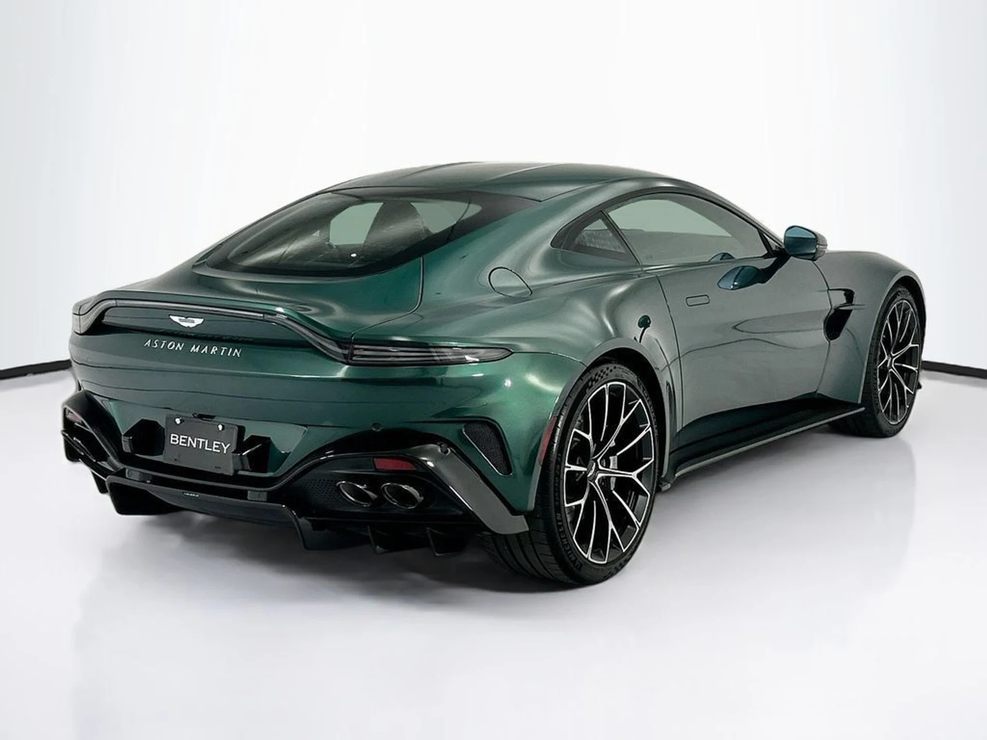 mph004_3068265320_used_2026_aston_martin_vantage_coupe_8119_23019330_5_1024_67a9d28548