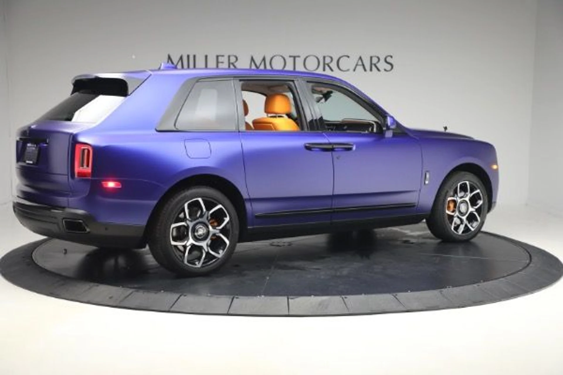 mph004_3068468322_Used_2023_Rolls_Royce_Black_Badge_Cullinan_2481a4bfc1