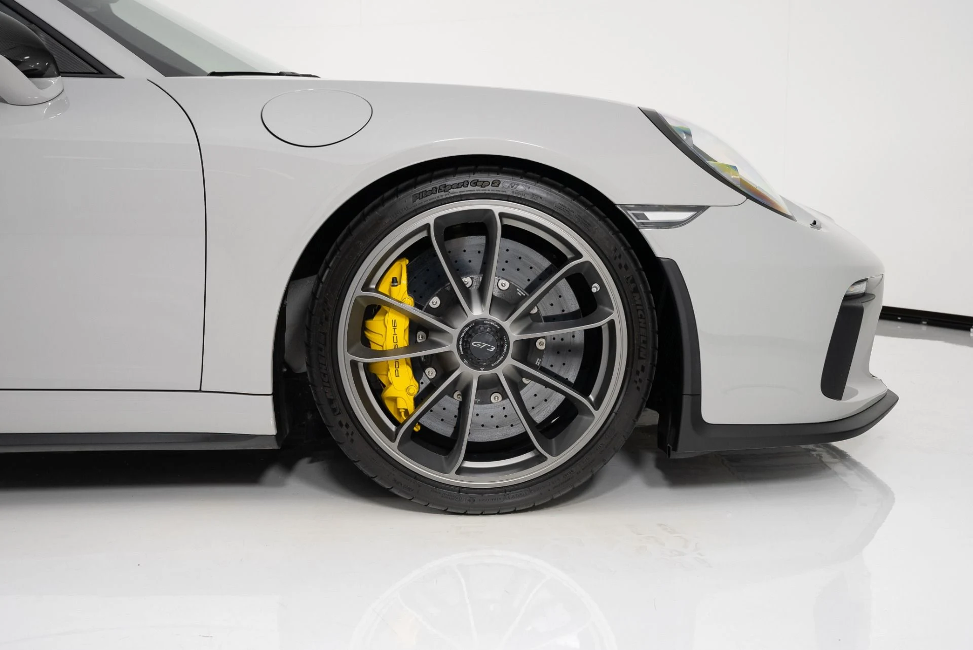 mph004_3079755526_Used_2018_Porsche_911_GT_3_1759183086_dc71fbd076