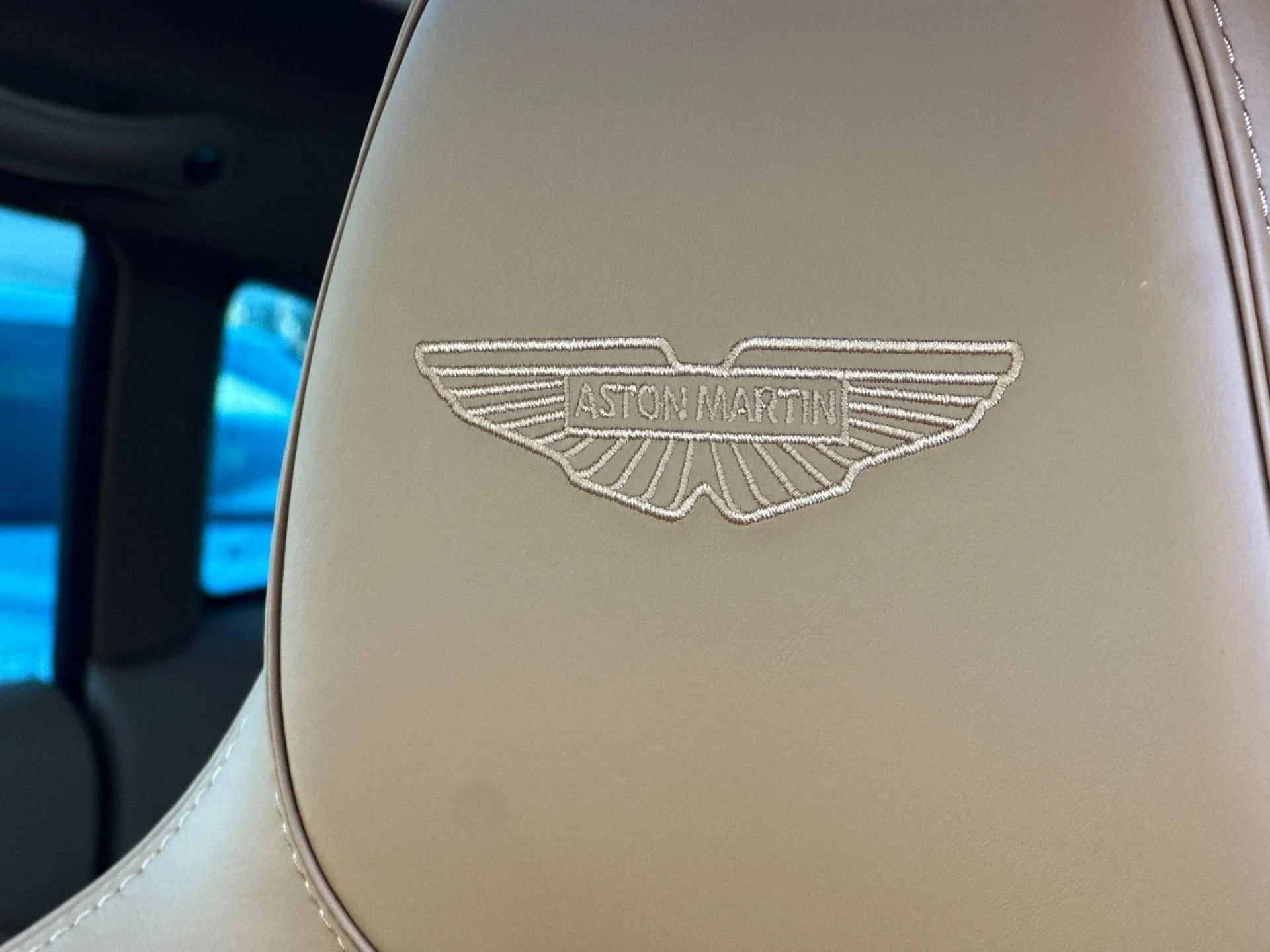 mph004_3085145273_New_2026_Aston_Martin_DBX_707_1765379213_f47fe8bcc9