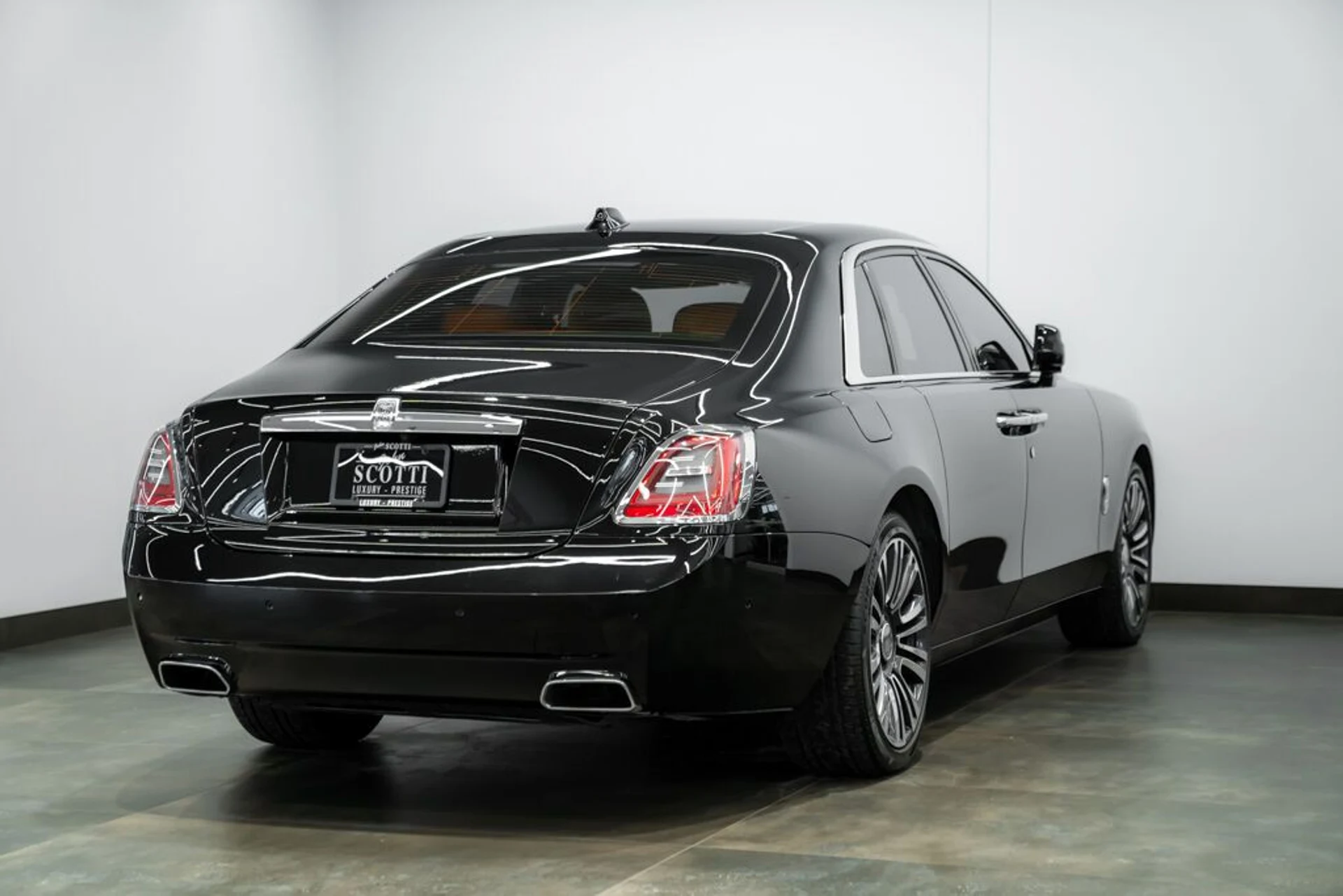 mph004_3086189514_rolls_royce_ghost_2021_jpg_v_1754355020_805e1b803f