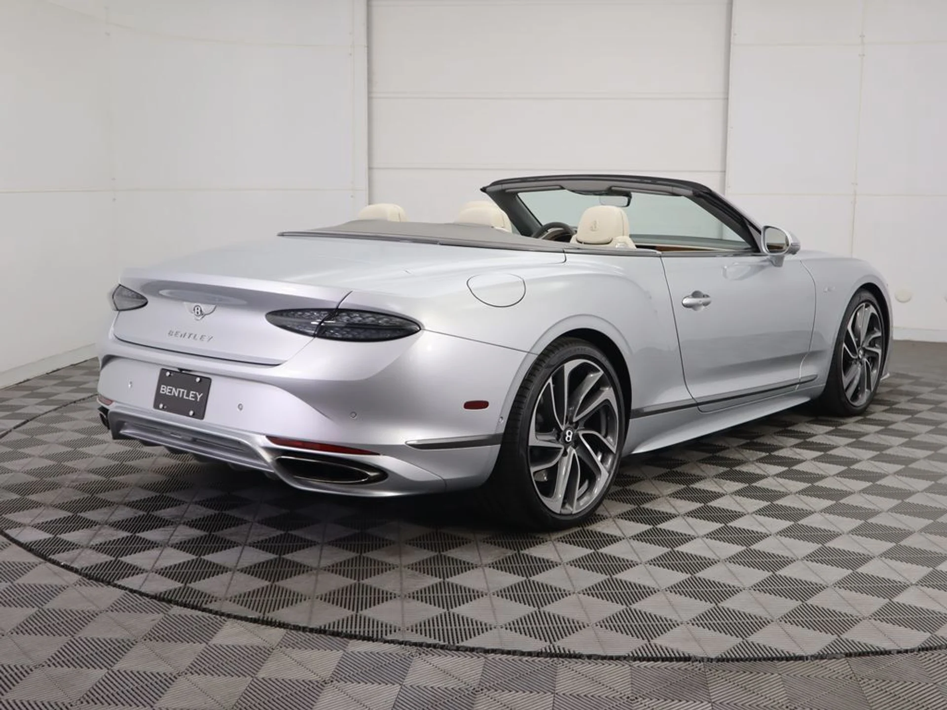mph004_3089878640_used_2025_bentley_continental_gtspeedconvertible_8119_22974147_5_1024_91a14275b4