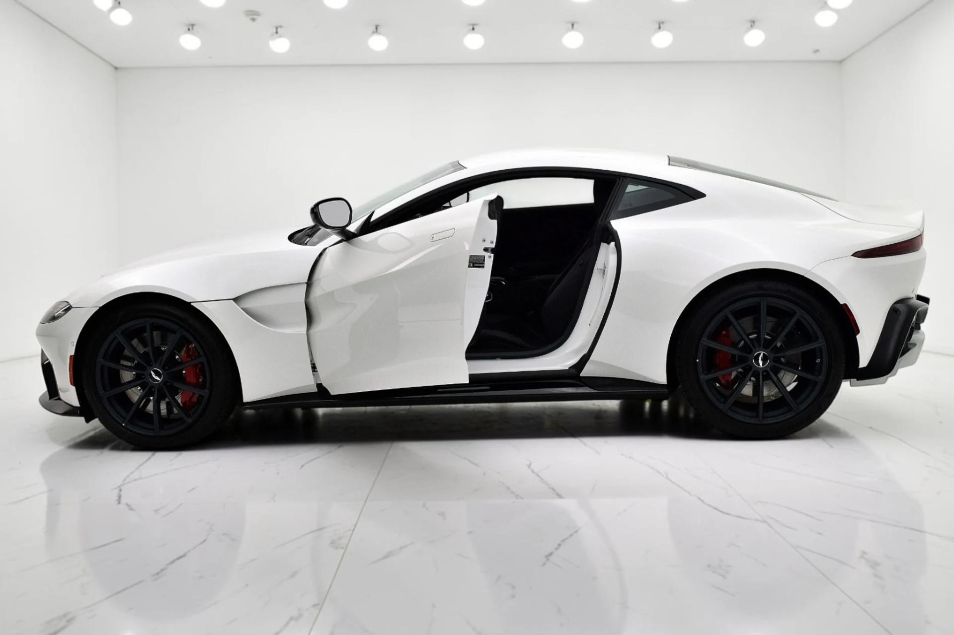 mph004_3091726664_Used_2020_Aston_Martin_Vantage_Coupe_47ccee5fef