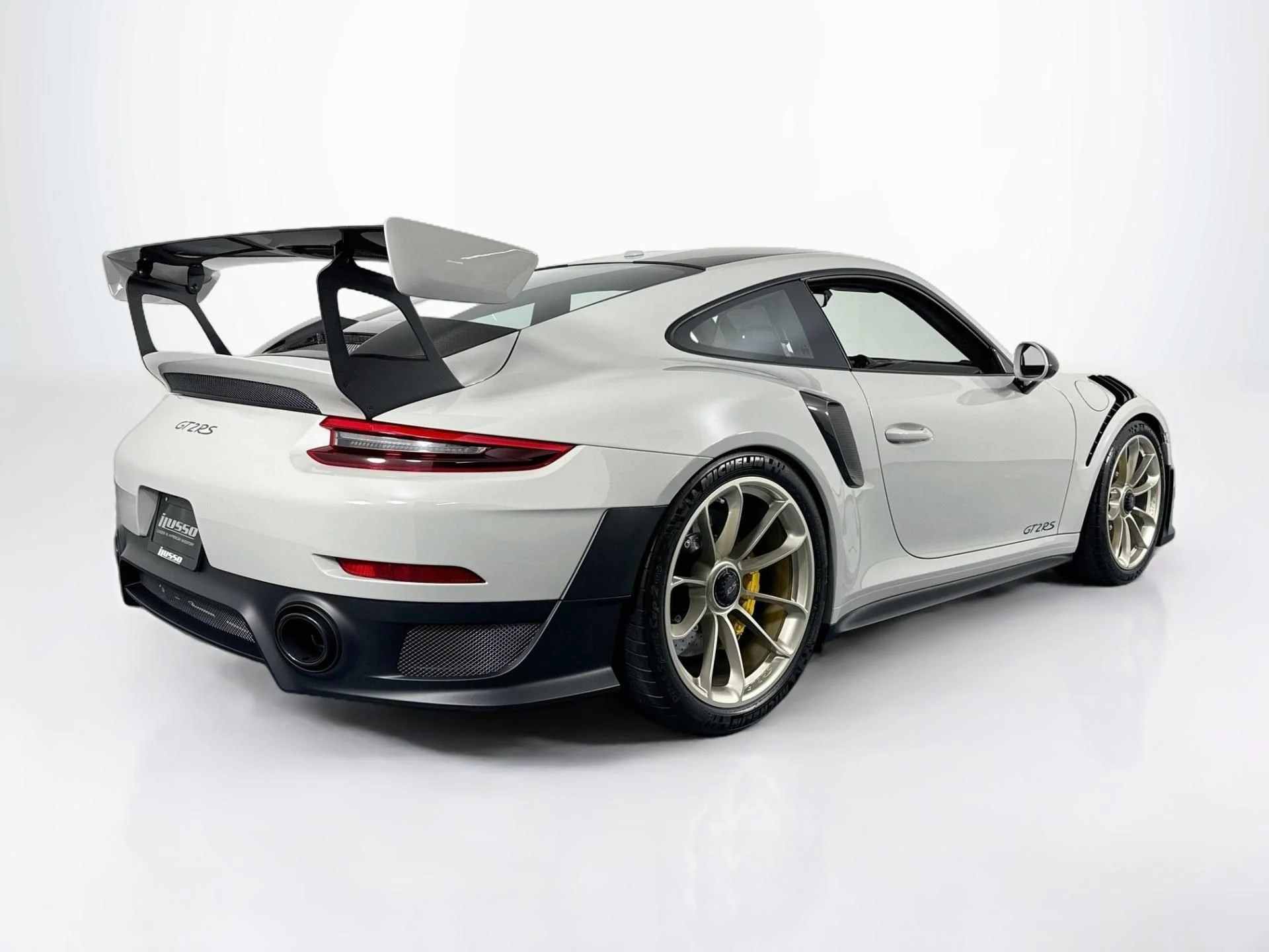 mph004_3099394973_Used_2018_Porsche_911_GT_2_RS_1790873152_5a5f430de2