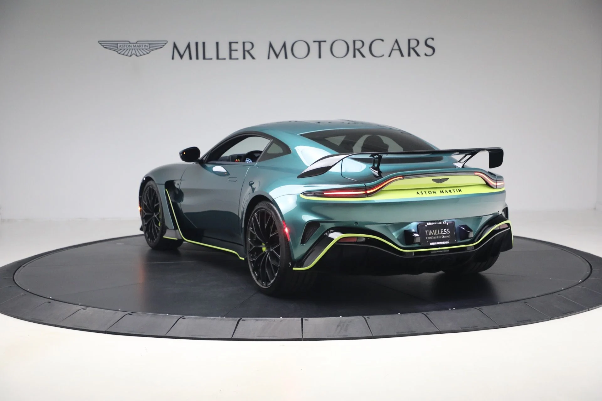 mph004_3100530079_Used_2023_Aston_Martin_Vantage_V12_1777723504_0d54b0adae