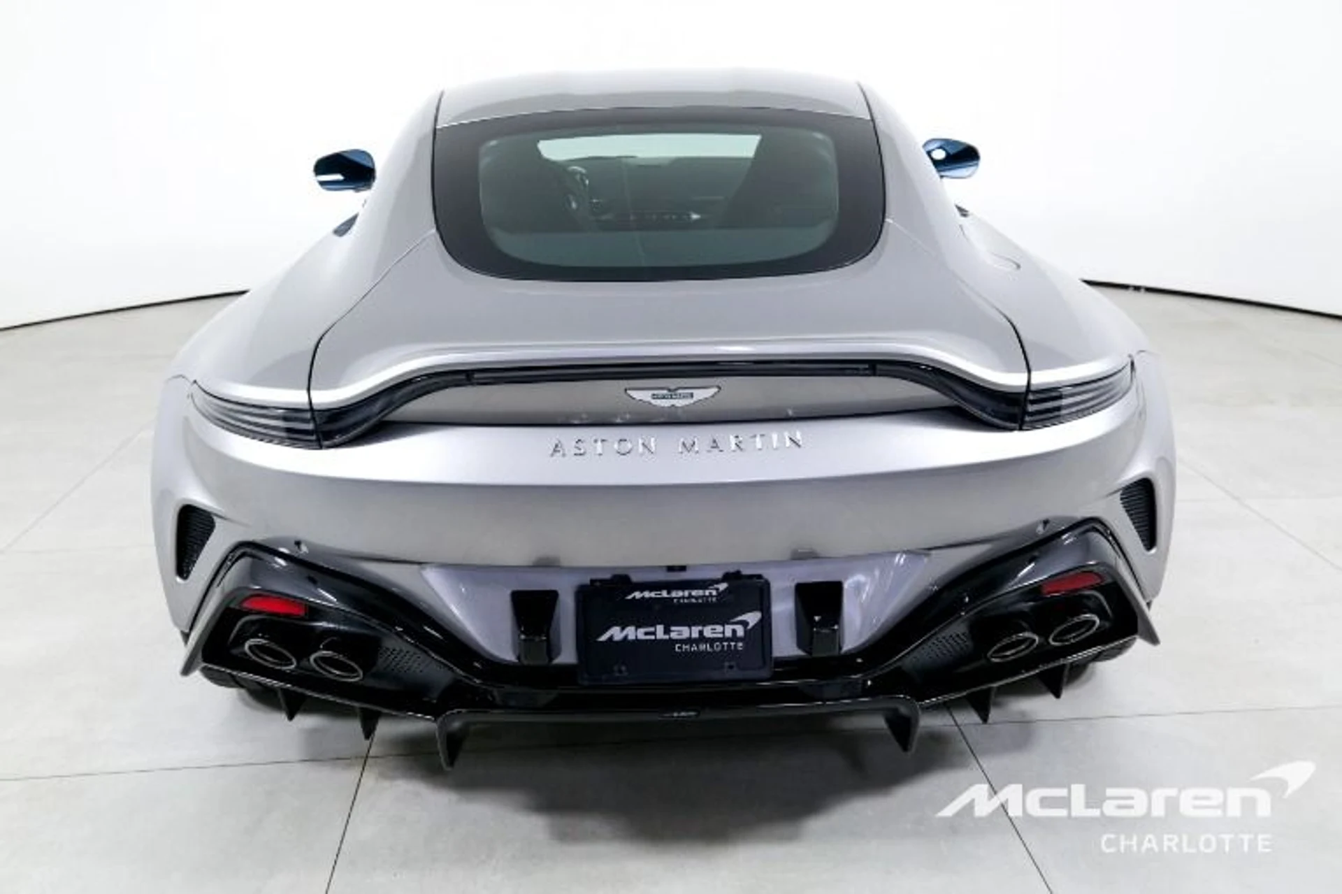 mph004_3107098100_Used_2025_Aston_Martin_Vantage_fa5e1c09e8