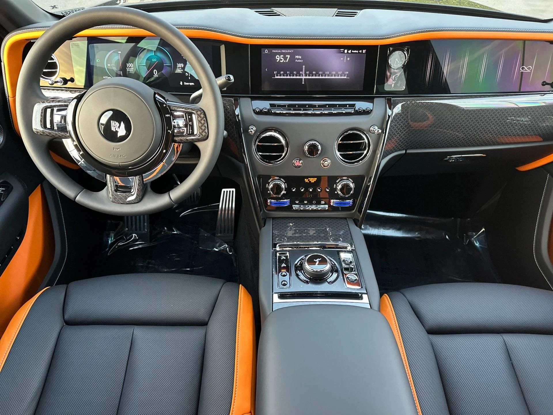 mph004_3119554679_New_2026_Rolls_Royce_Black_Badge_Cullinan_1764949795_cf96578804