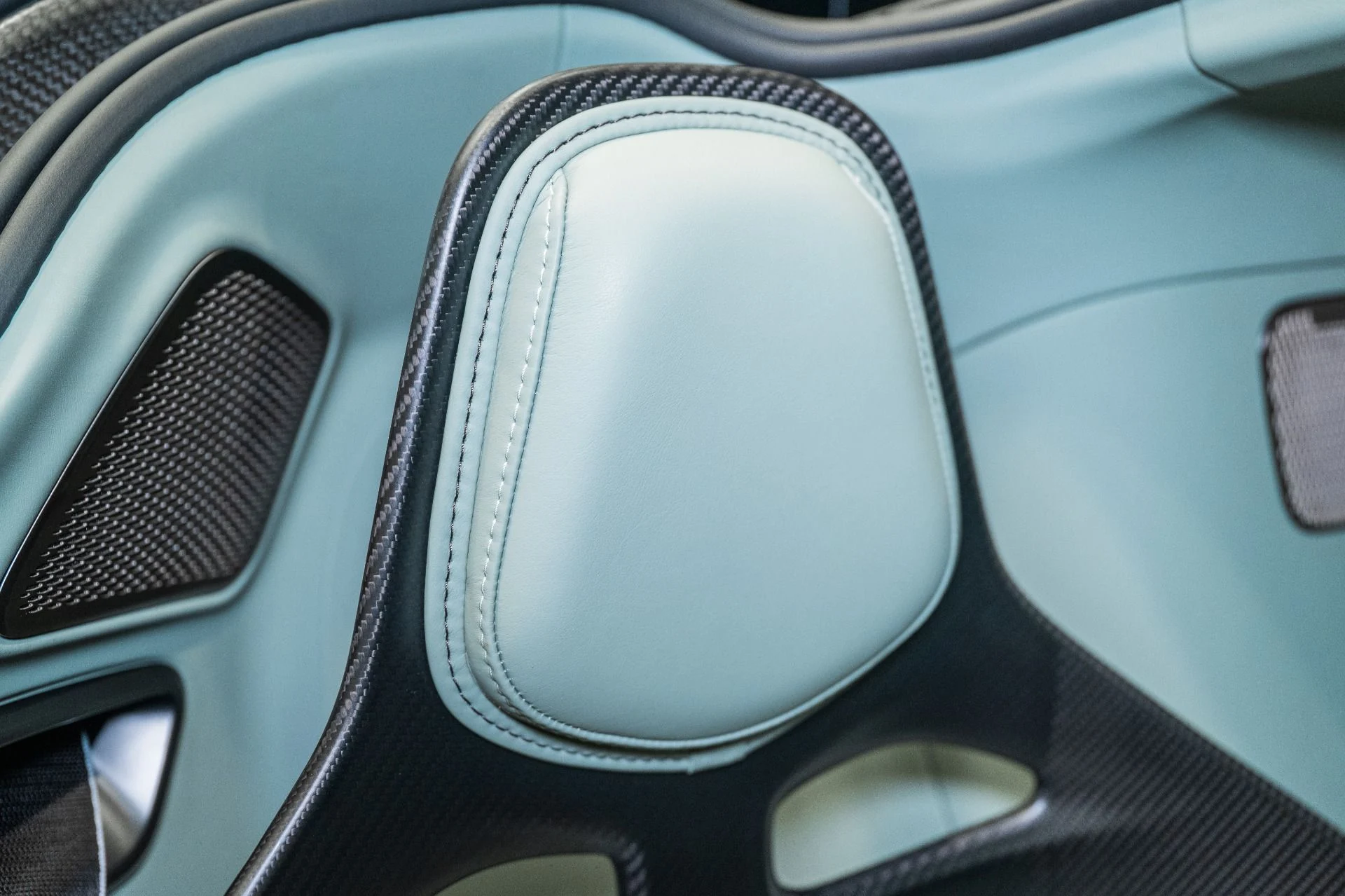 mph004_3138431128_New_2026_Aston_Martin_Valhalla_1790437423_0900b50c70