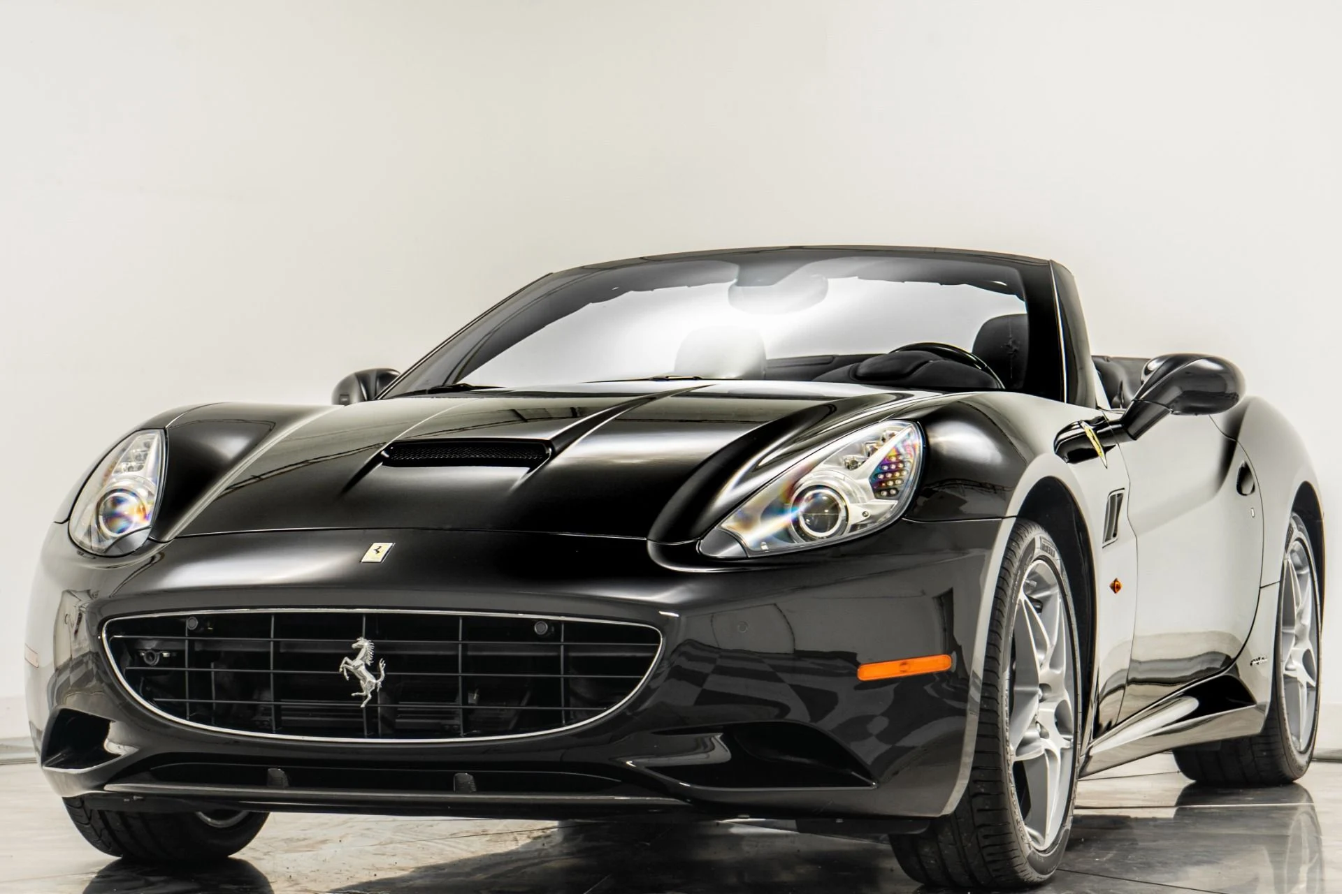 mph004_3142572764_Used_2011_Ferrari_California_1760563898_ca6e3cdb98