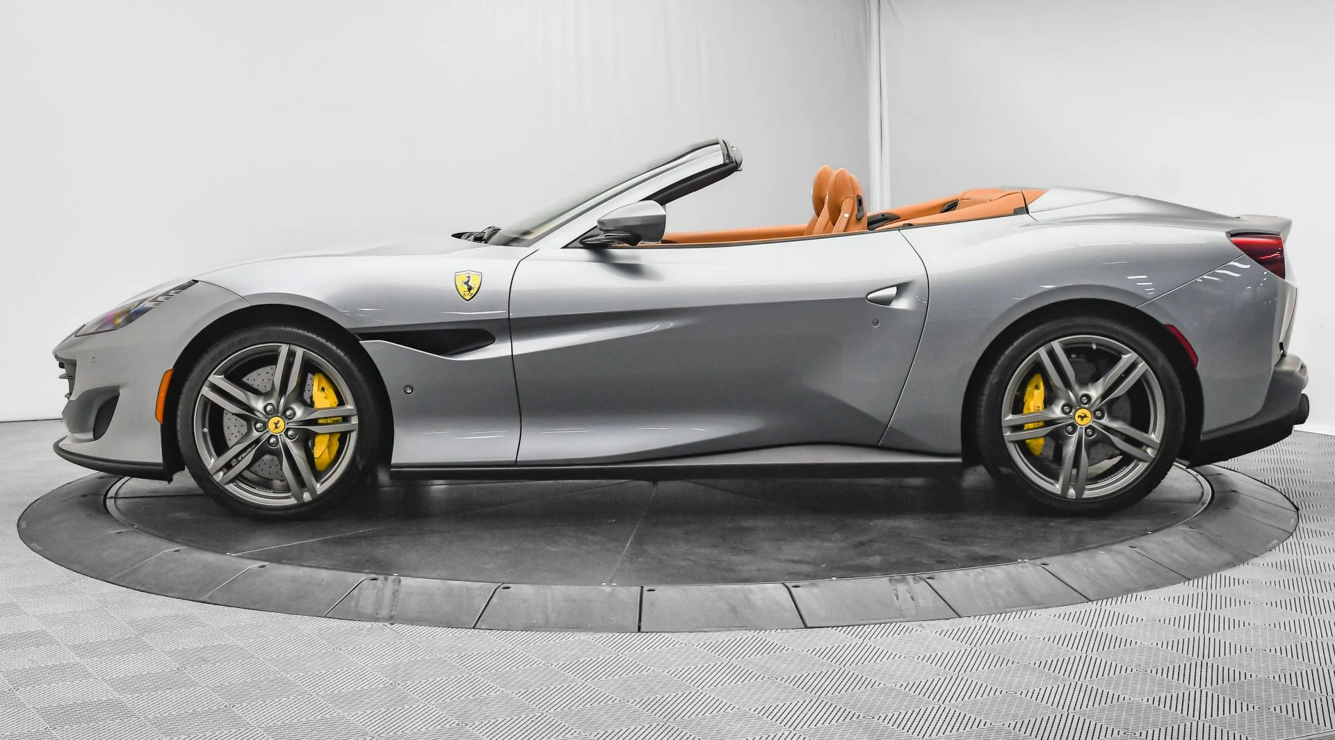 mph004_3143987359_Used_2021_Ferrari_Portofino_1754553802_64a4dd78bc