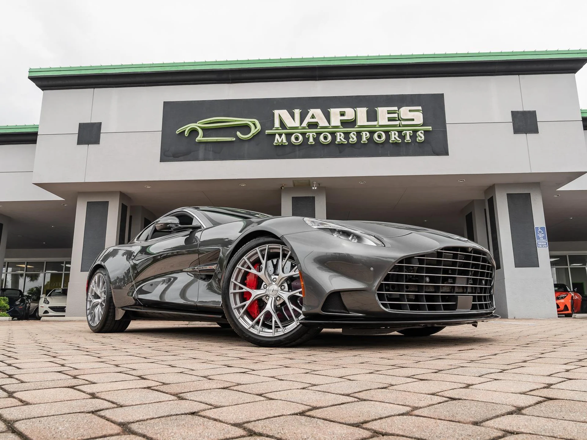 mph004_3144068303_Used_2025_Aston_Martin_Vanquish_Coupe_1780612105_6f8387e0e3