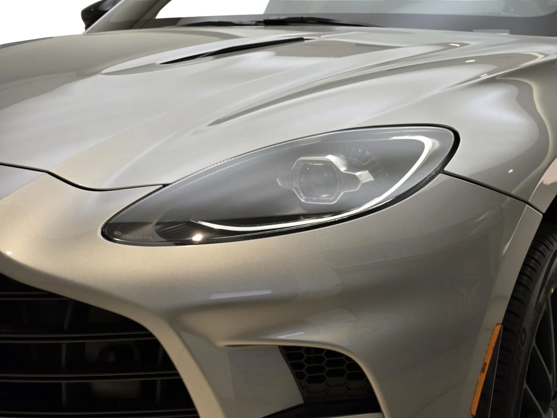 mph004_3149468023_New_2025_Aston_Martin_DBX_707_1753162746_9944b6b598