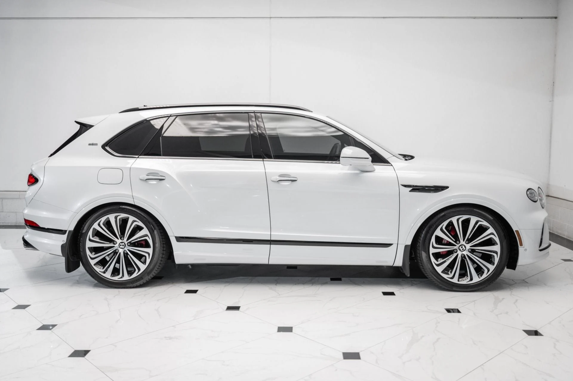 mph004_3155395541_Used_2021_Bentley_Bentayga_V8_1759421364_6444dfed02