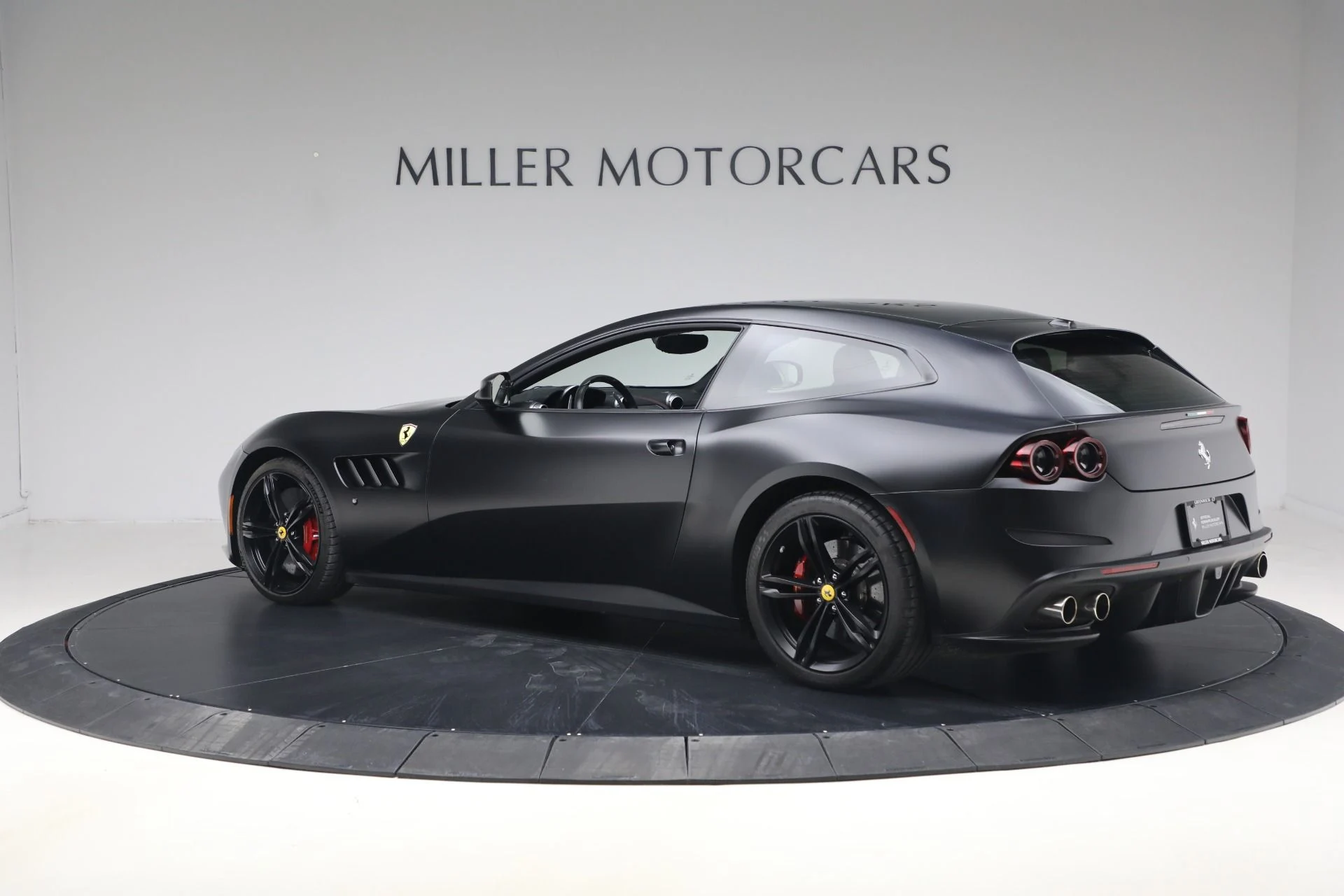 mph004_3165398109_Used_2018_Ferrari_GTC_4_Lusso_1787858853_3d1853d6ce
