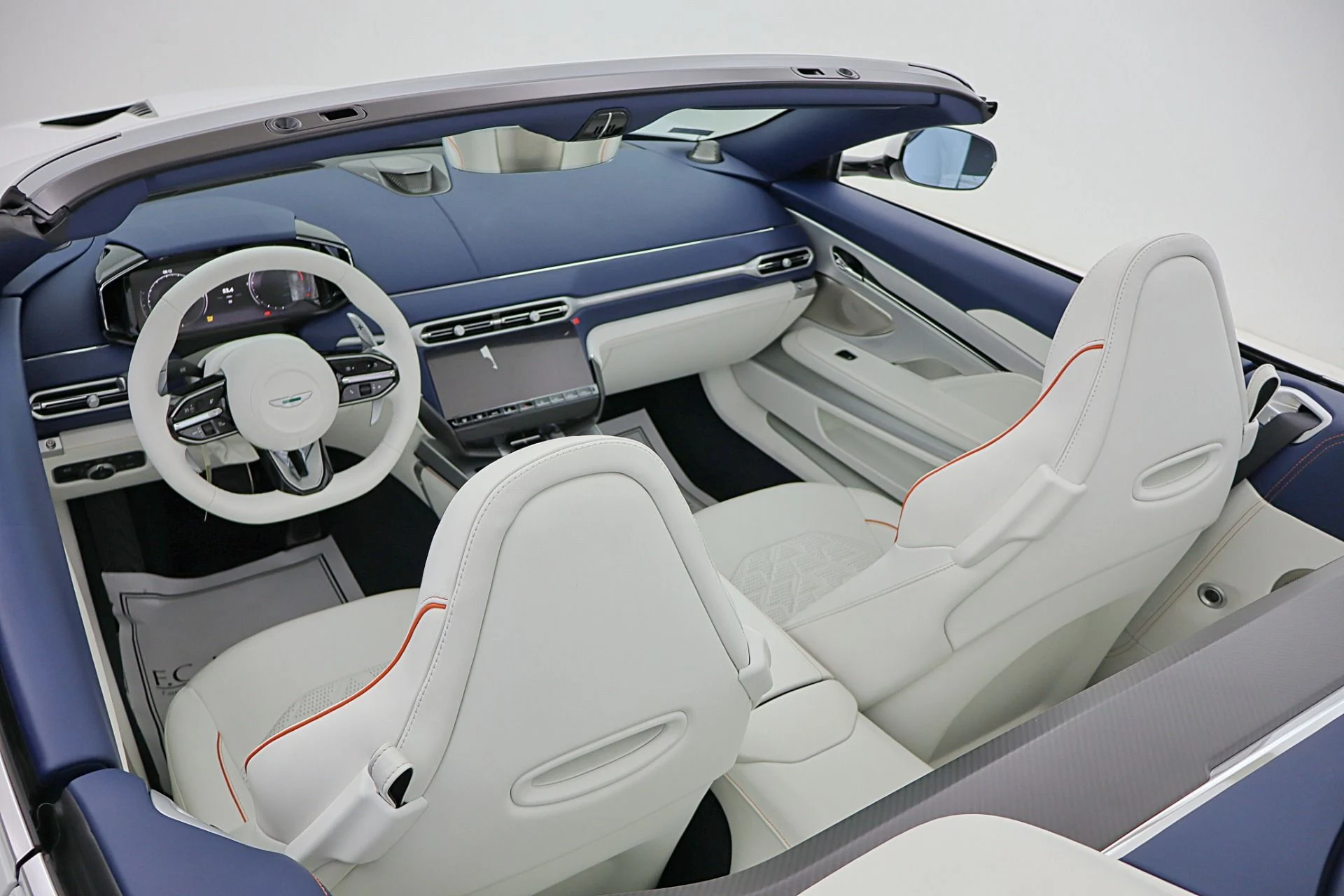 mph004_3166055208_New_2026_Aston_Martin_Vanquish_Volante_c8aa23c3c0