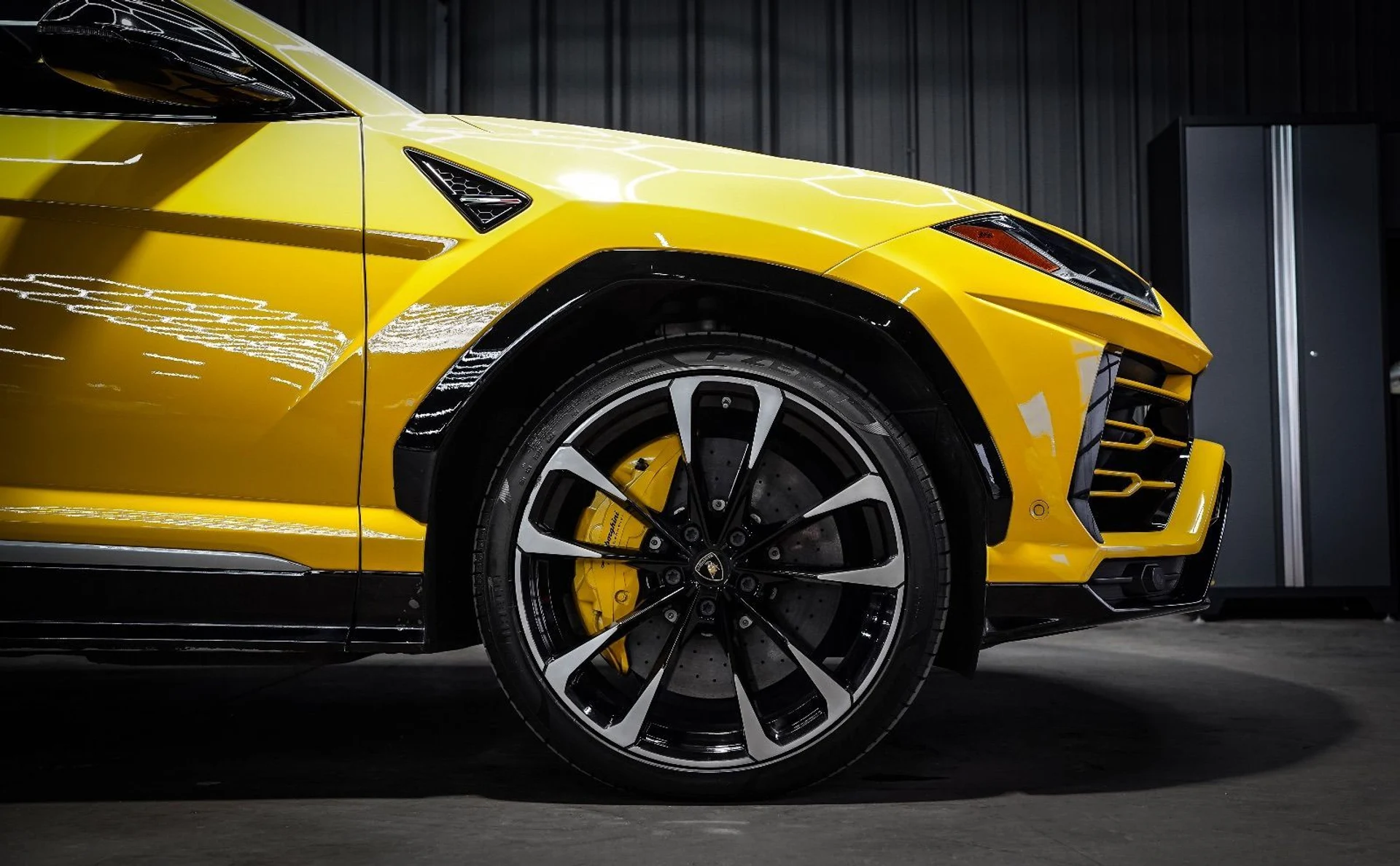 mph004_3169783024_37414663_03915_2020_lamborghini_urus_087_c42e8c8f0c
