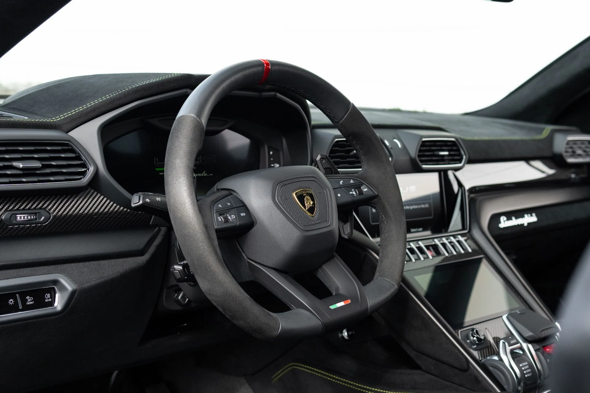 mph004_3170362685_Used_2024_Lamborghini_Urus_Performante_1774062617_0673545387