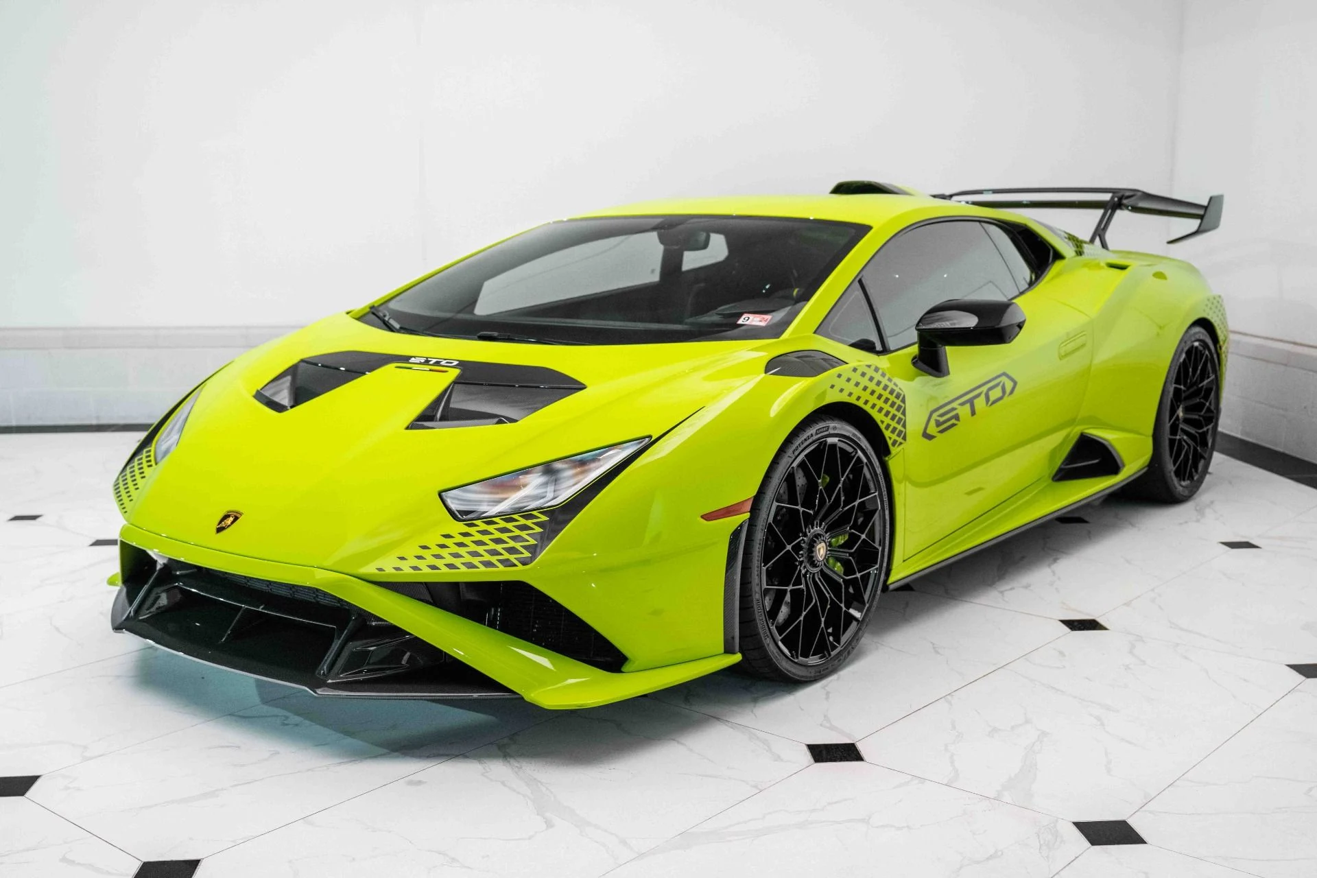 mph004_3171594402_Used_2022_Lamborghini_Huracan_STO_Coupe_1765561049_4c674b5827