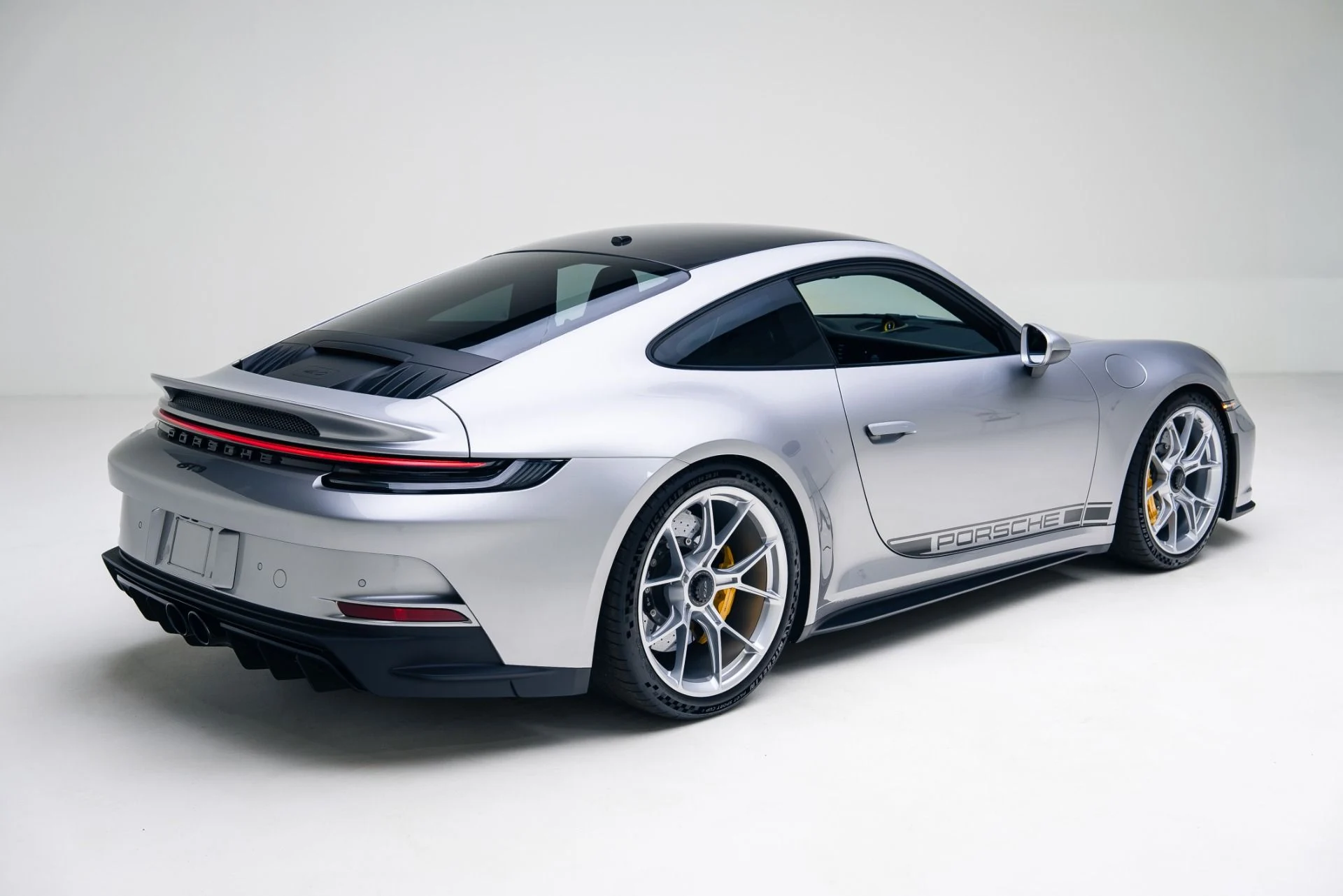 mph004_3172497331_Used_2022_Porsche_911_GT_3_1766184698_9f8b93eee0