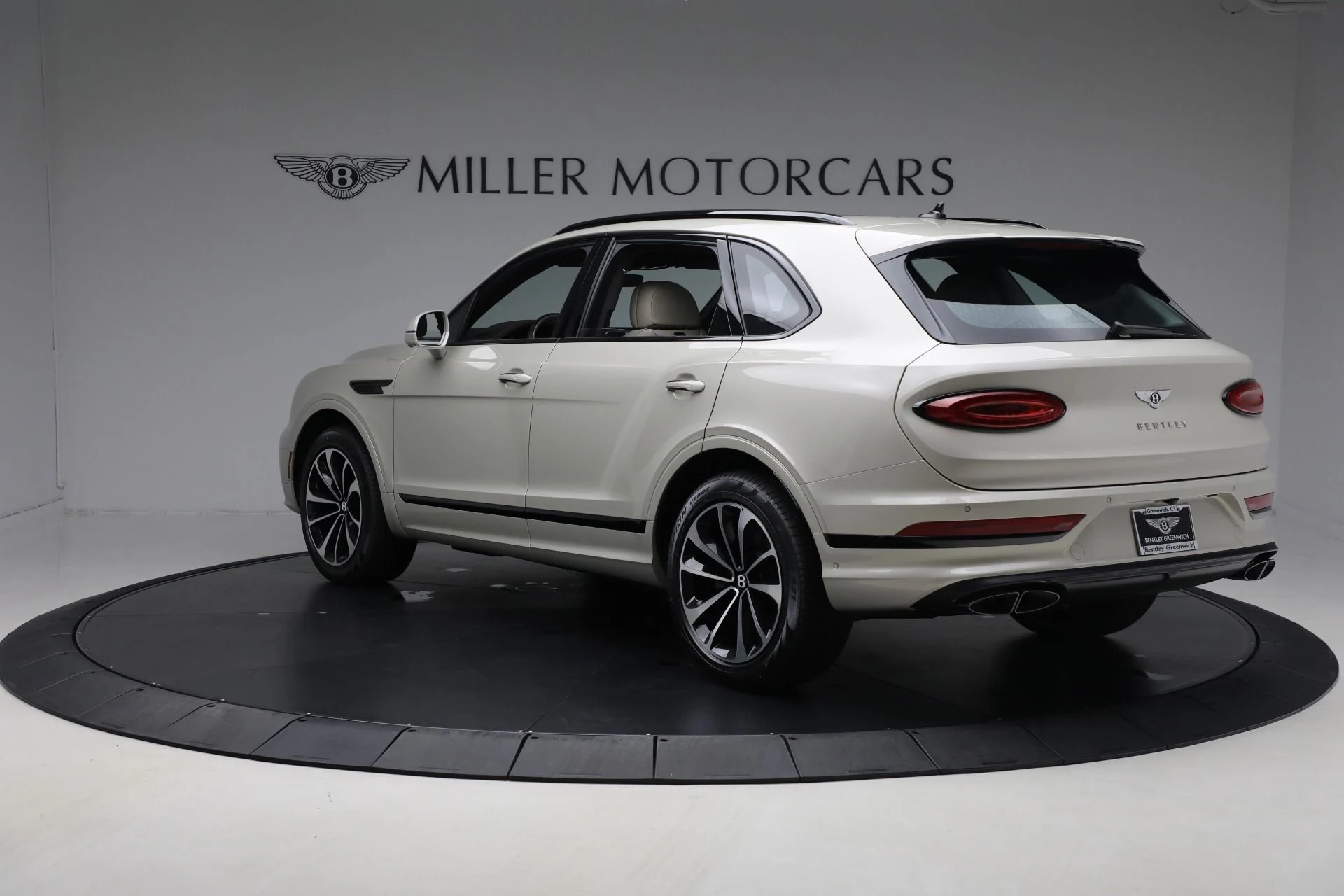mph004_3177548824_New_2025_Bentley_Bentayga_V8_53f2212492
