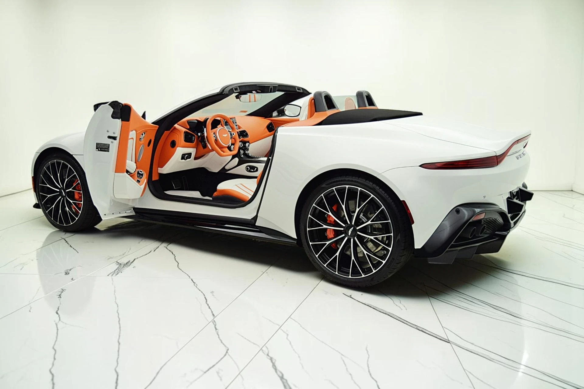 mph004_3178199728_Used_2023_Aston_Martin_Vantage_Roadster_058dc619b6