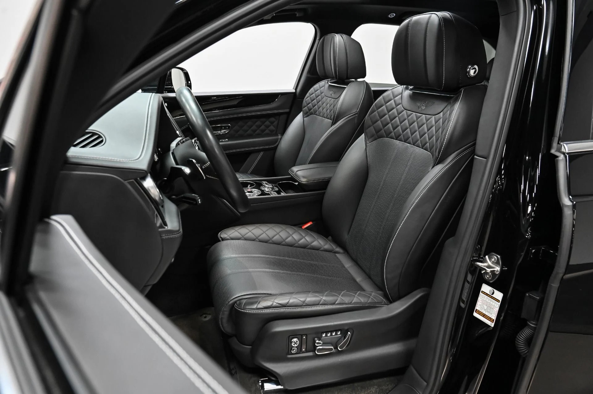 mph004_3185442135_Used_2018_Bentley_Bentayga_W12_1756239179_6753b3c78b