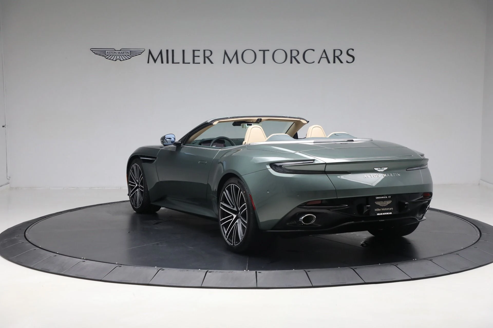 mph004_3194707563_New_2025_Aston_Martin_DB_12_Volante_7aa61aa194