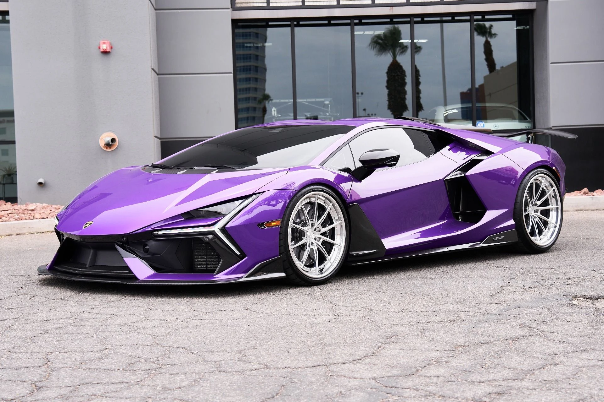 mph004_319487332_Used_2024_Lamborghini_Revuelto_Base_1756862208_ae623d021b