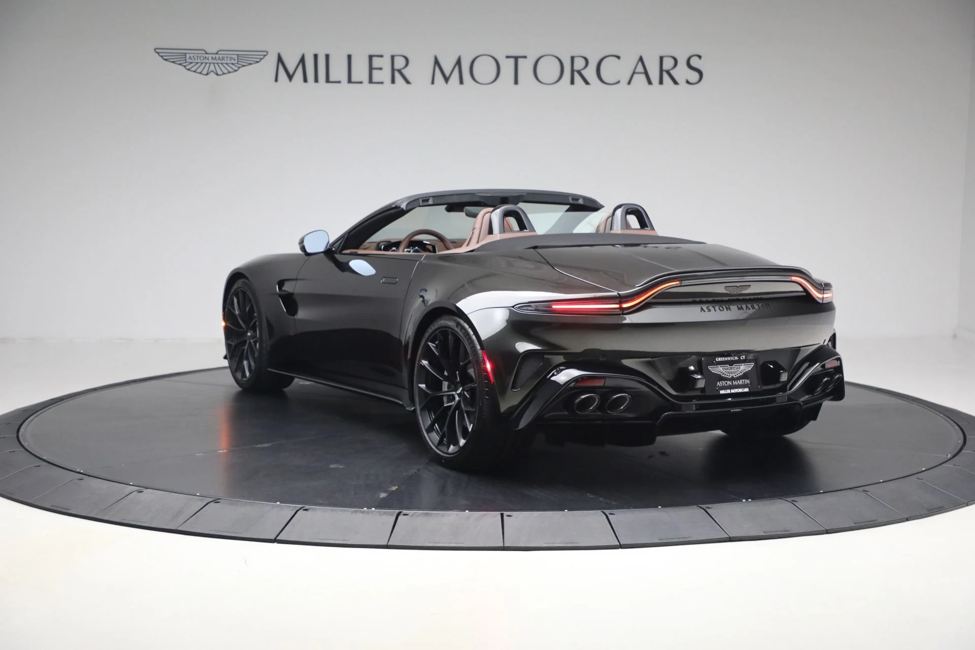 mph004_3203217067_New_2026_Aston_Martin_Vantage_S_Roadster_1787329518_8e8e0a00b8
