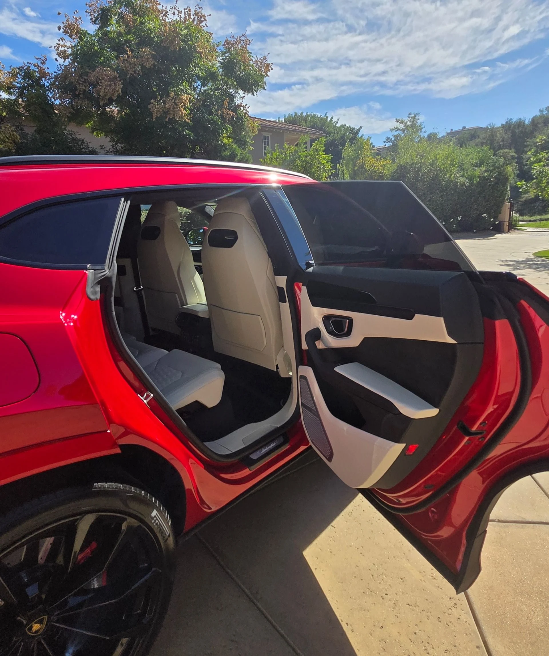 mph004_3203259061_Used_2022_Lamborghini_Urus_1761951783_680bb30c5a