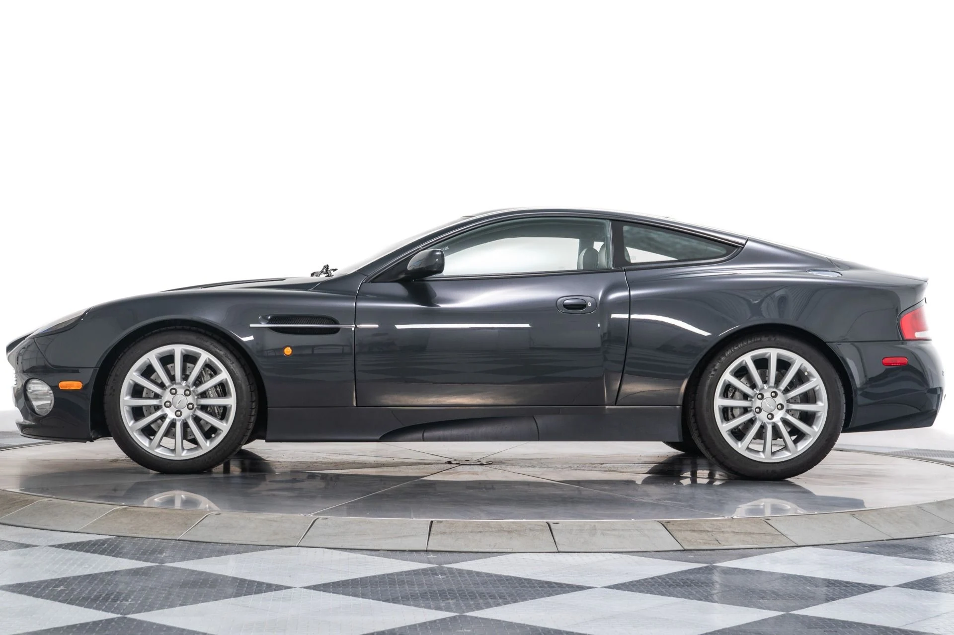 mph004_3204315234_Used_2003_Aston_Martin_VANQUISH_1754320407_0bf10c27f0