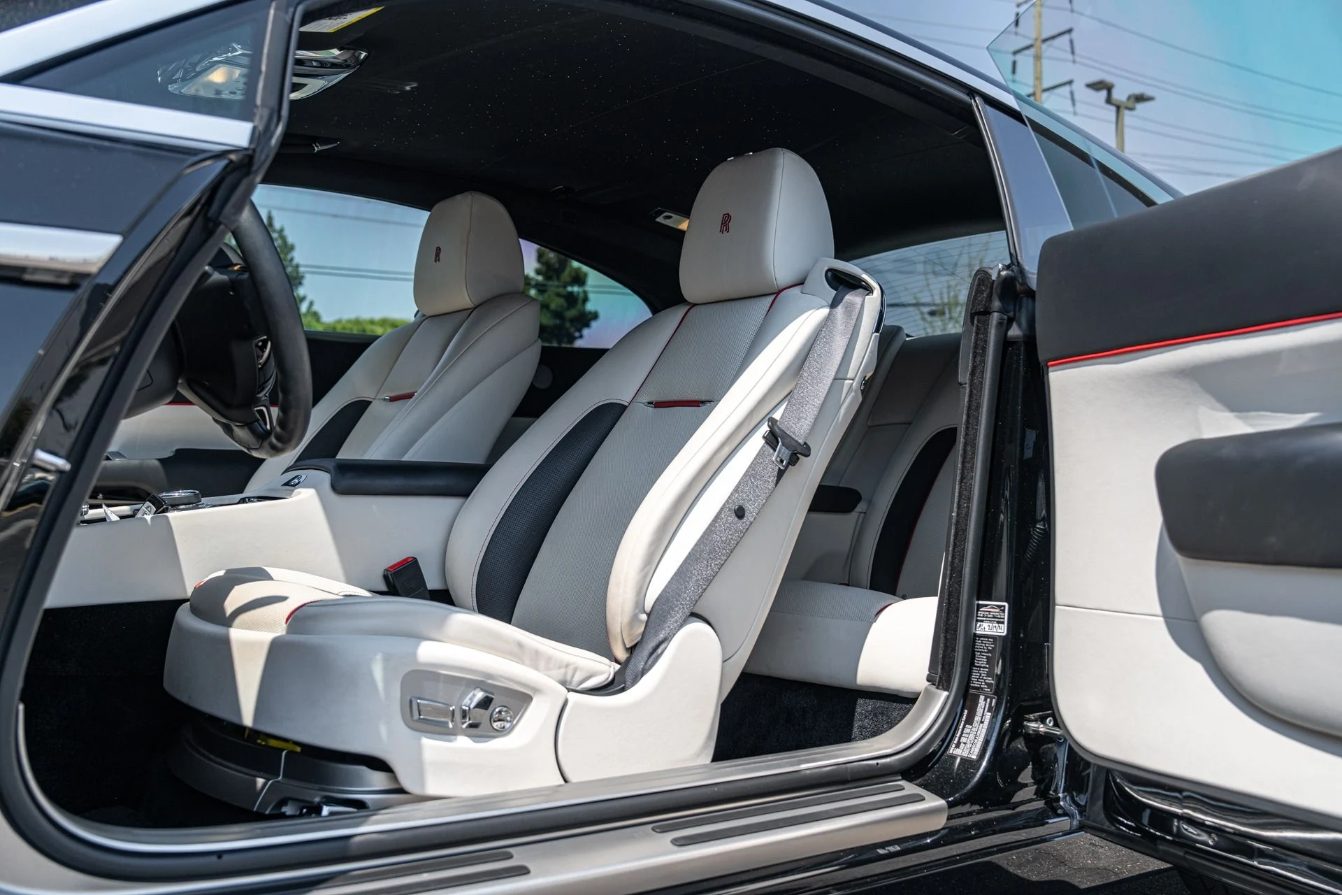 mph004_3204677185_Used_2018_Rolls_Royce_Wraith_1752607018_cce175f9df