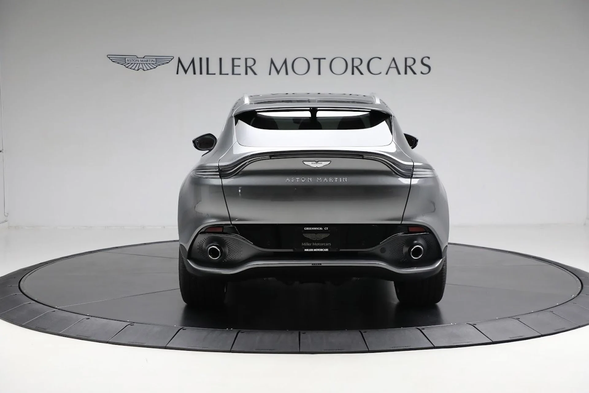 mph004_3209890763_Used_2024_Aston_Martin_DBX_1712693701_efa7f0576b