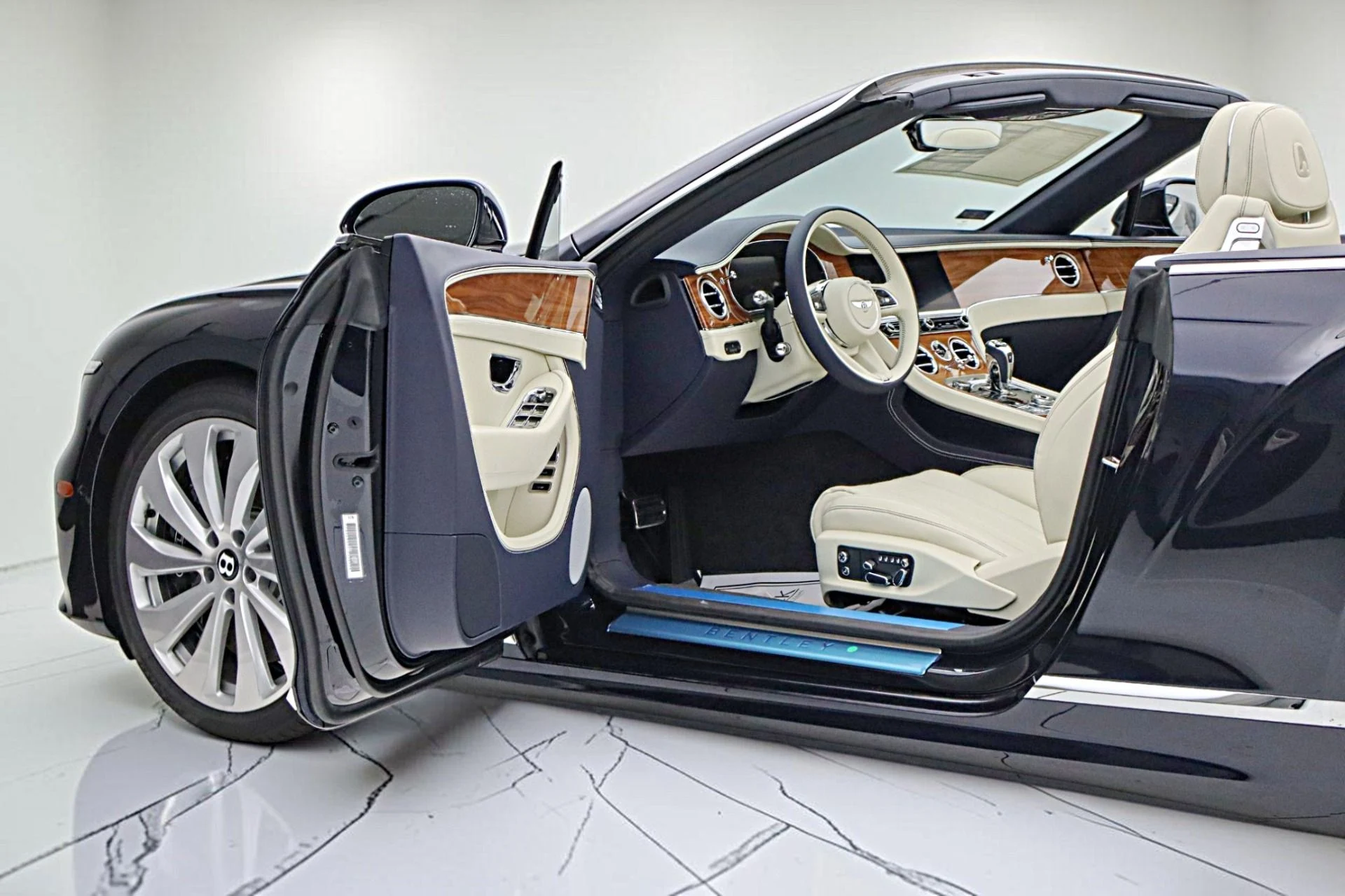 mph004_3213724293_New_2026_Bentley_Continental_GTC_69d08d2c5b