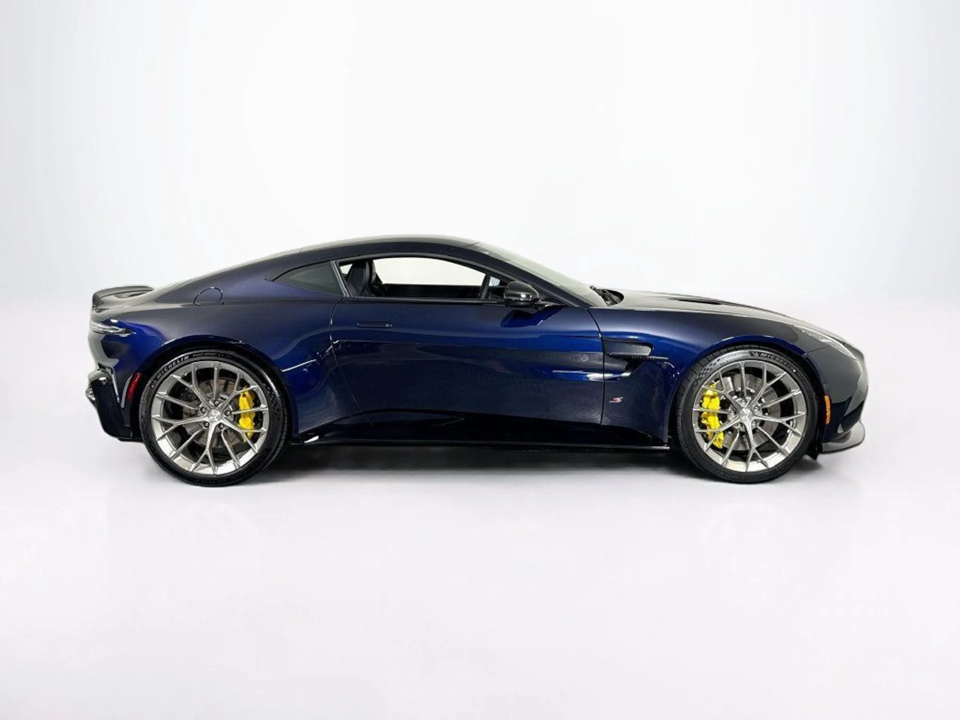 mph004_321376256_new_2026_aston_martin_vantage_scoupe_11350_23086723_6_1024_4dc88961fd