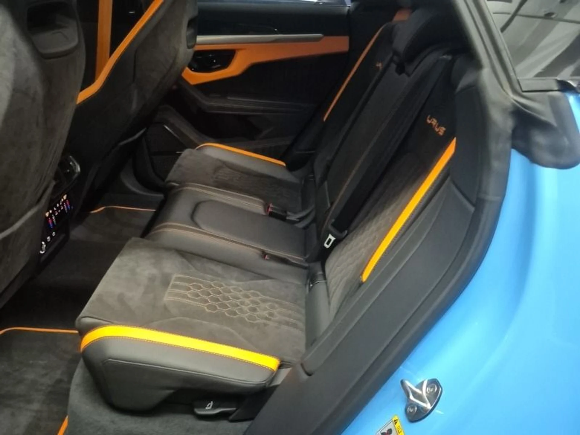 mph004_3219934551_Used_2024_Lamborghini_Urus_S_1771614996_2477d142e4