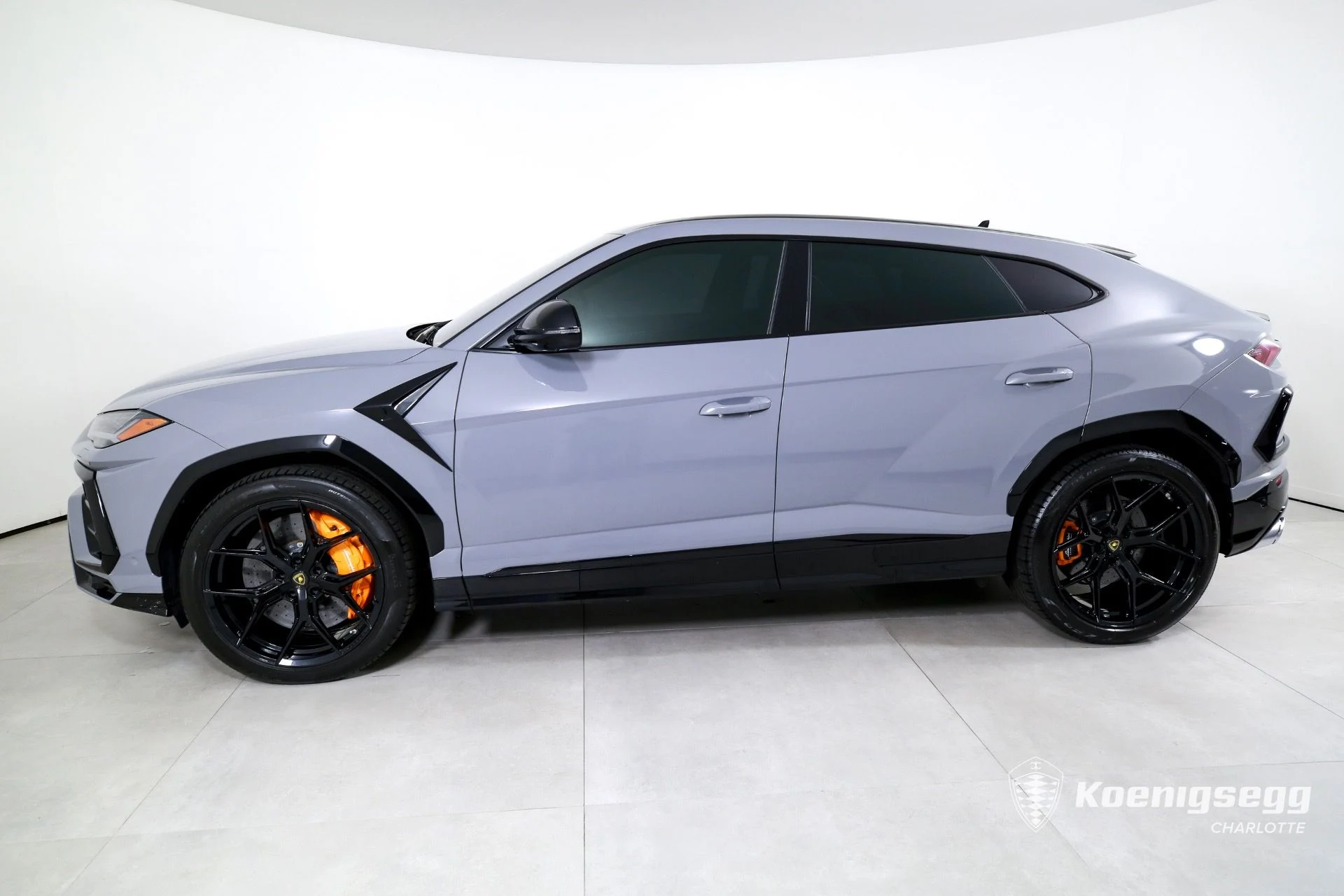 mph004_3228390802_Used_2019_LAMBORGHINI_URUS_1760989732_0a02641053