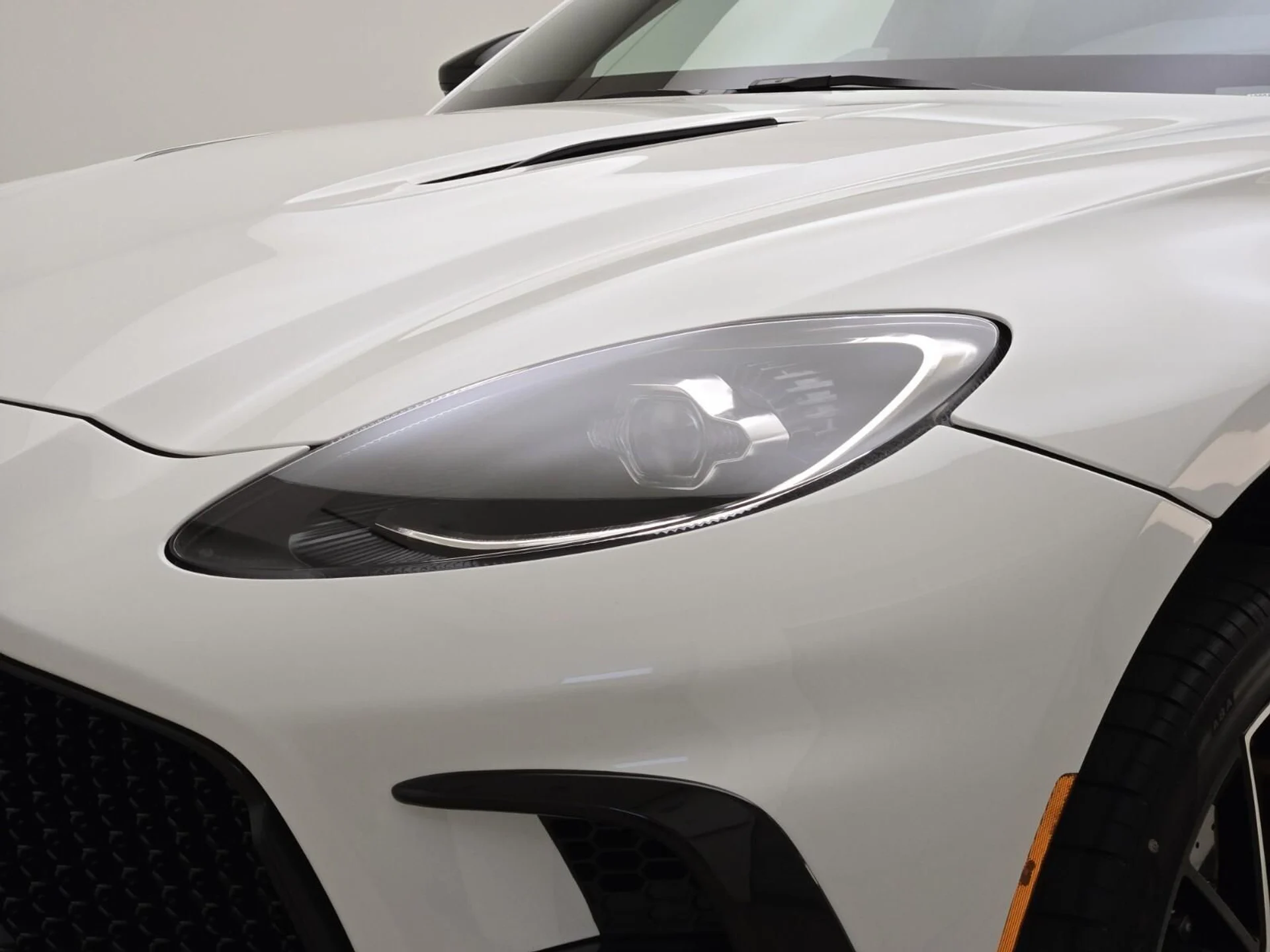 mph004_3228770646_New_2026_Aston_Martin_DBX_S_1783747080_4d18ee7f53